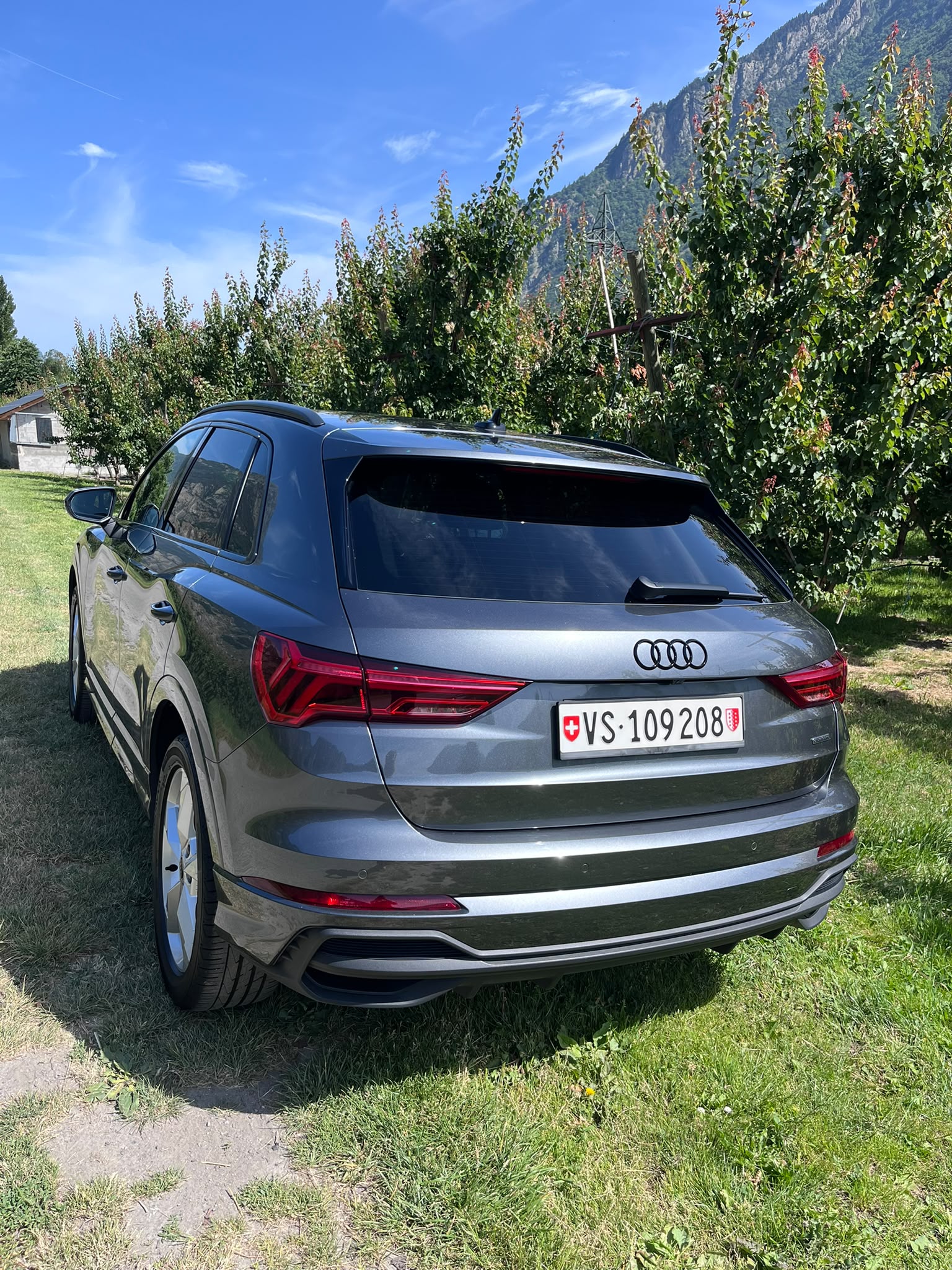 AUDI 2.0 40 TFSI S line quattro S-Tronic-image-4