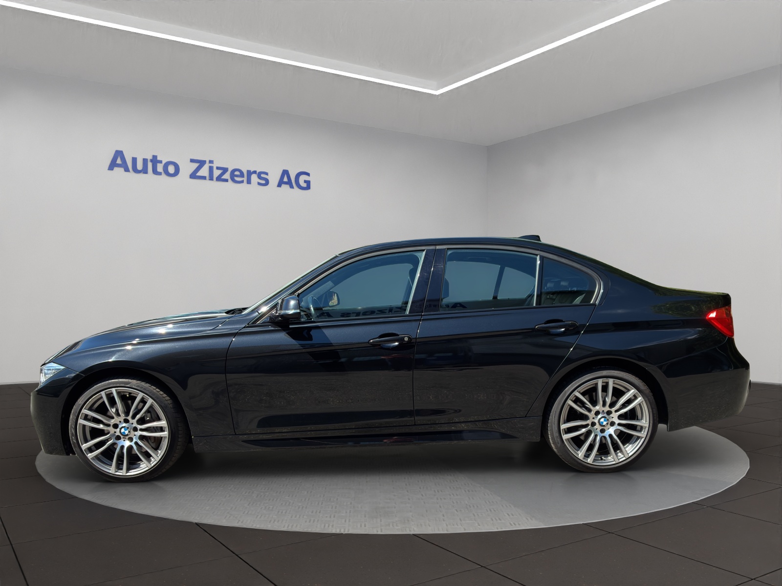 BMW 335i xDrive-image-2