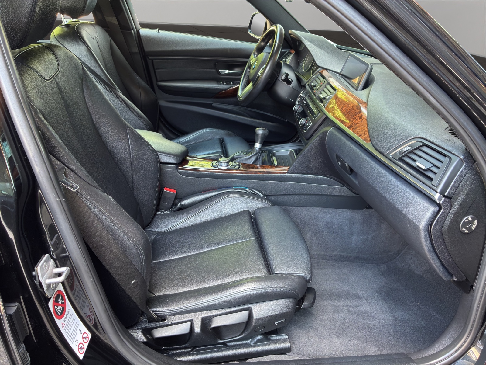 BMW 335i xDrive-image-11