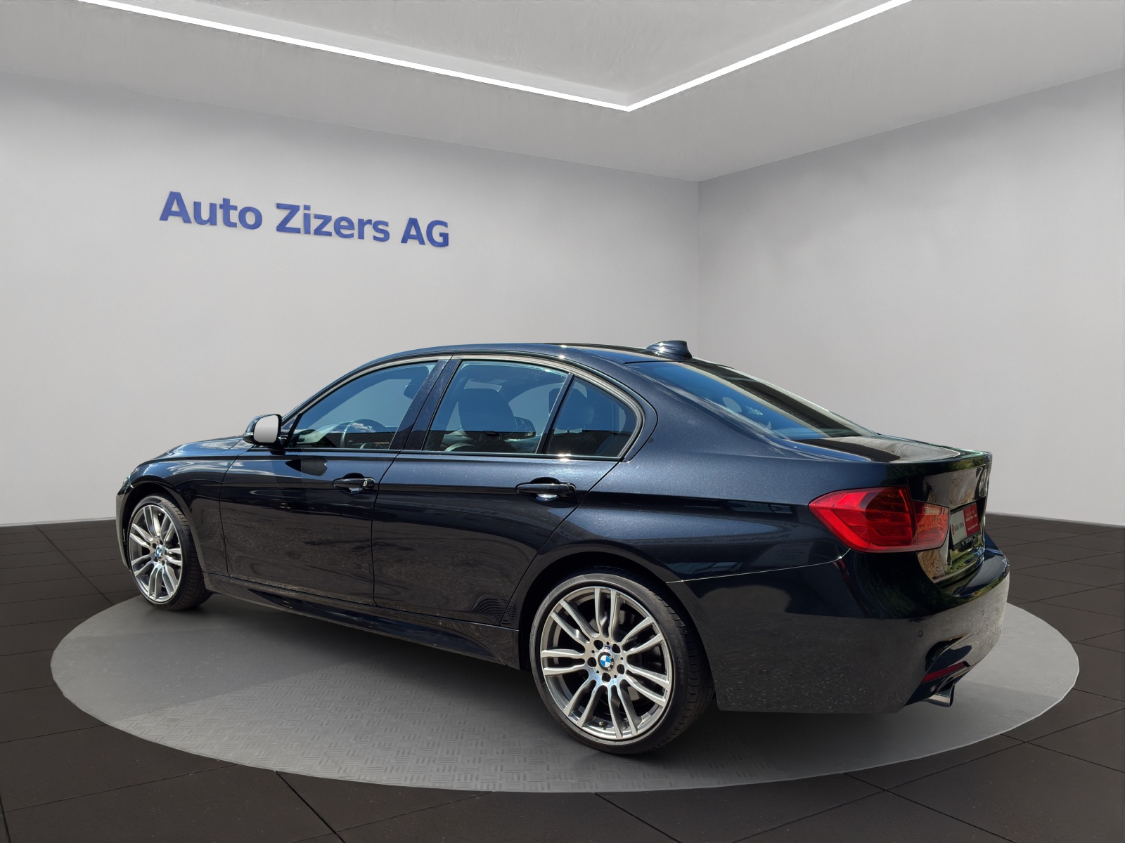 BMW 335i xDrive-image-3