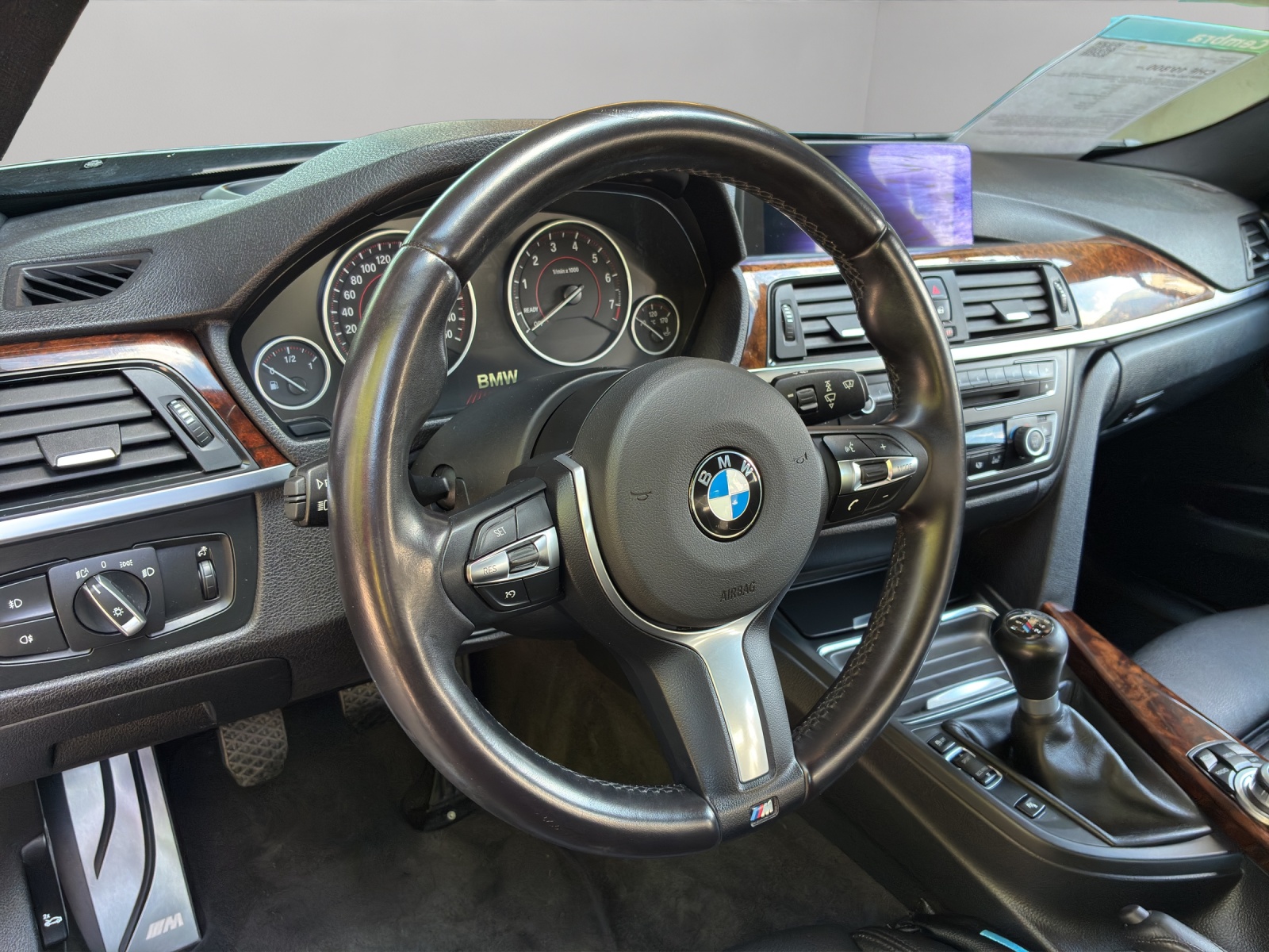 BMW 335i xDrive-image-9