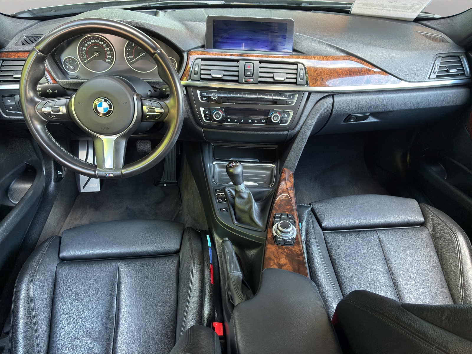 BMW 335i xDrive-image-8