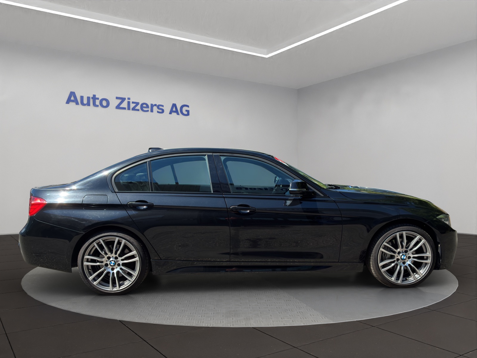 BMW 335i xDrive-image-6