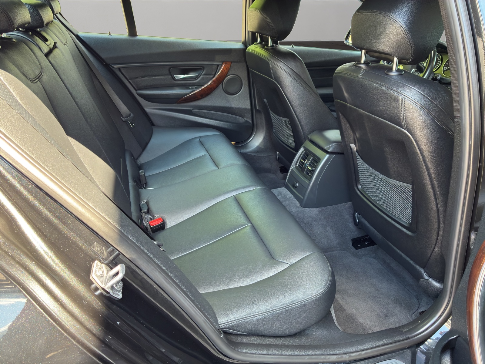 BMW 335i xDrive-image-13