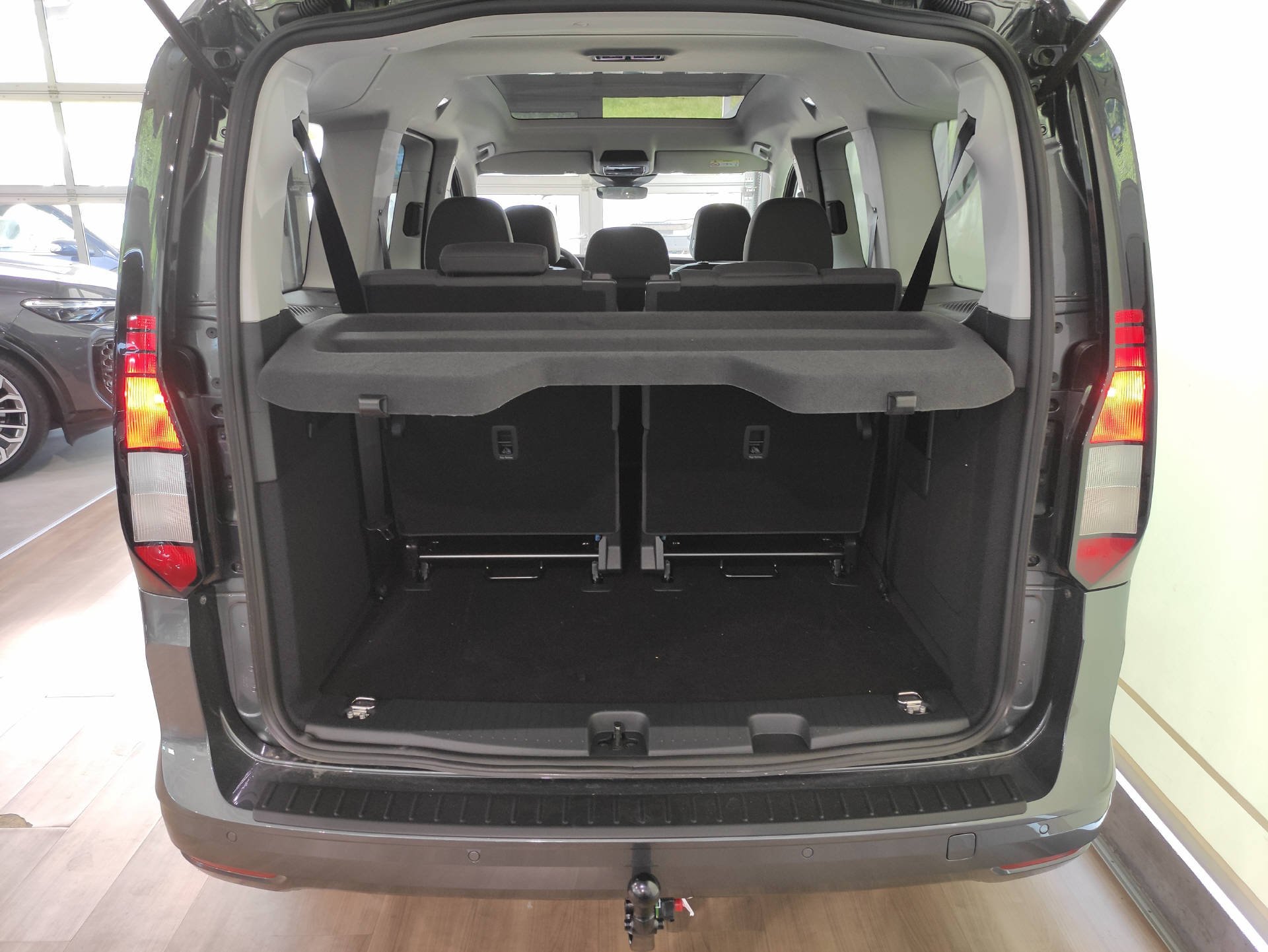 VW Caddy Maxi Outdoor 2.0 TDI 4motion-image-14