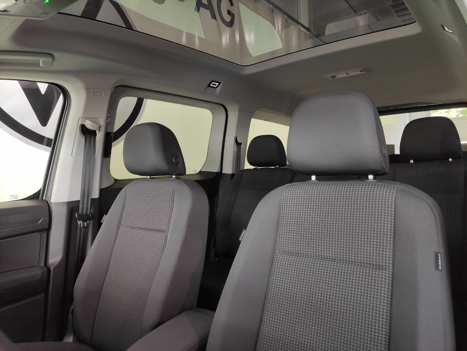 VW Caddy Maxi Outdoor 2.0 TDI 4motion-image-5