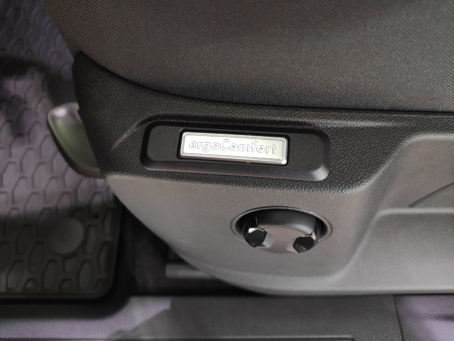 VW Caddy Maxi Outdoor 2.0 TDI 4motion-image-4