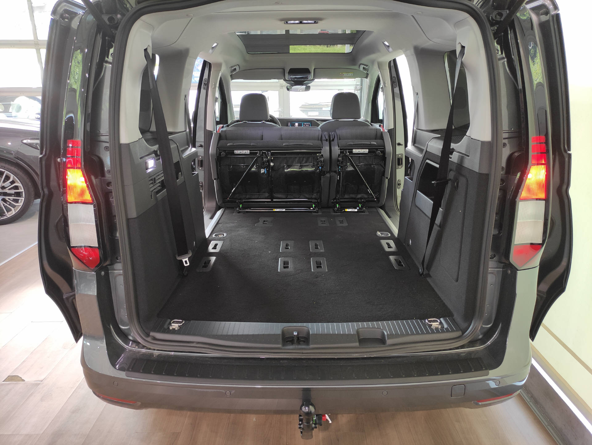 VW Caddy Maxi Outdoor 2.0 TDI 4motion-image-16