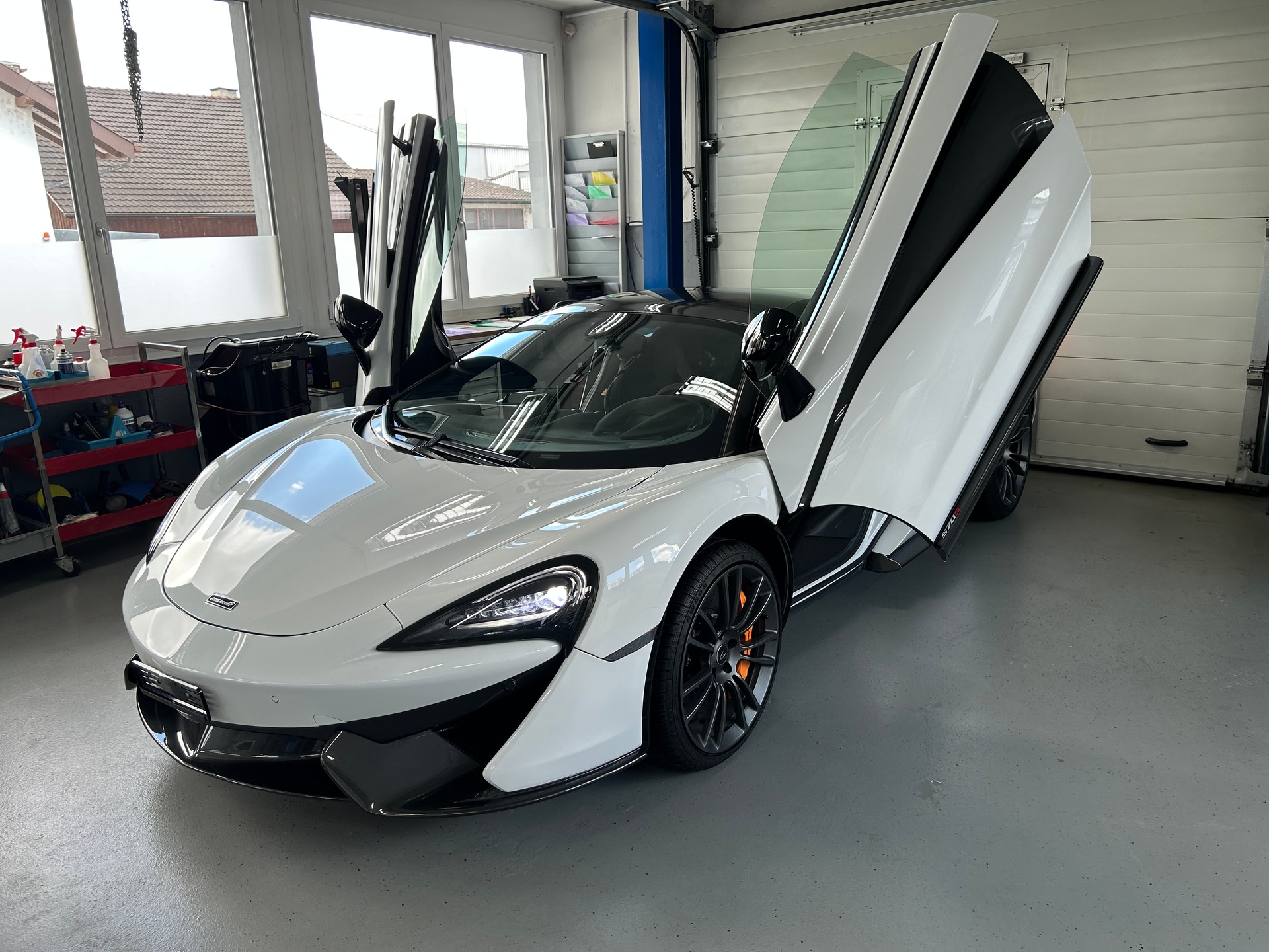 McLAREN 570S Coupé 3.8 V8 SSG-image-0