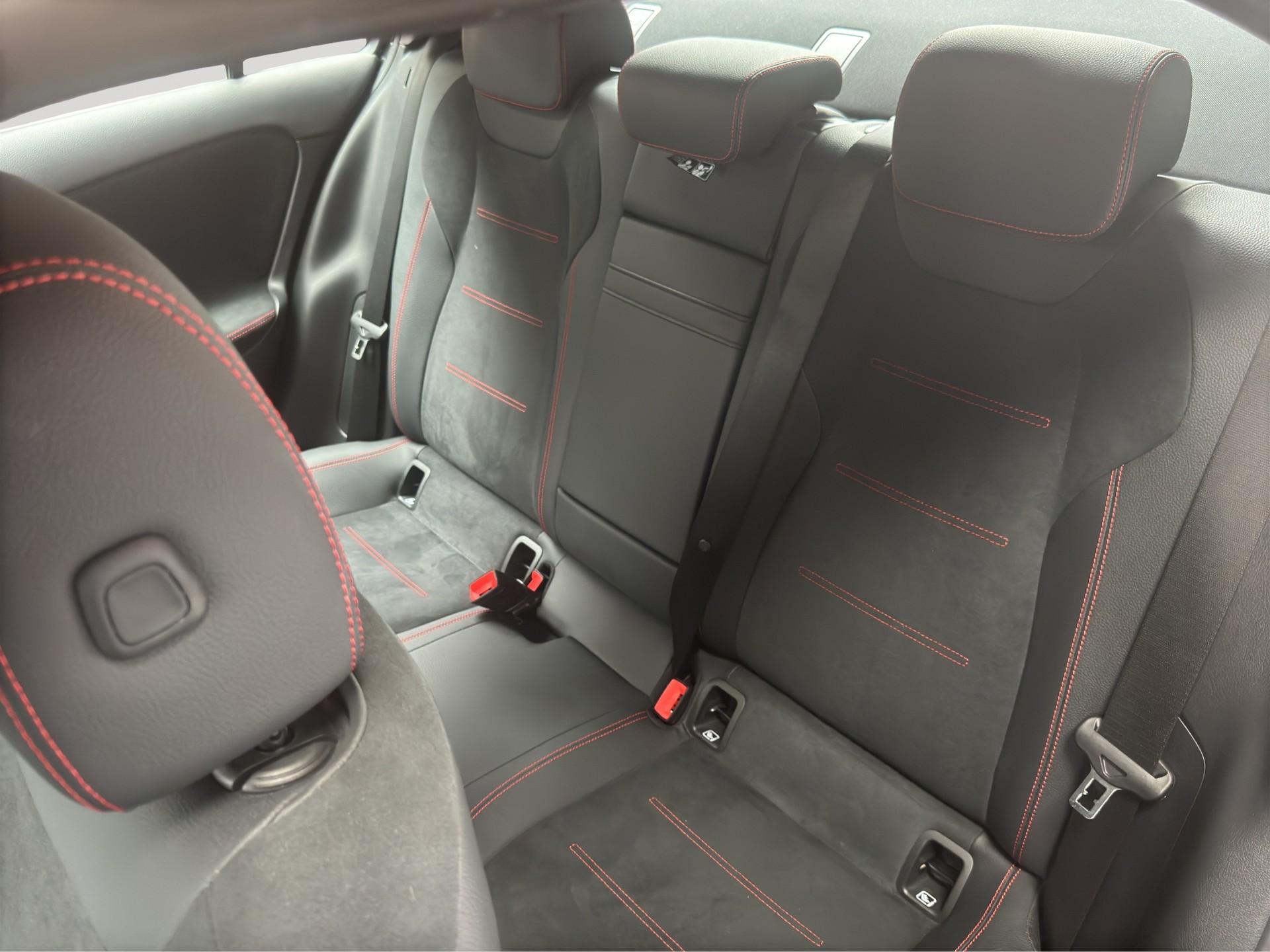 MERCEDES-BENZ A 200 AMG Line 7G-DCT-image-7