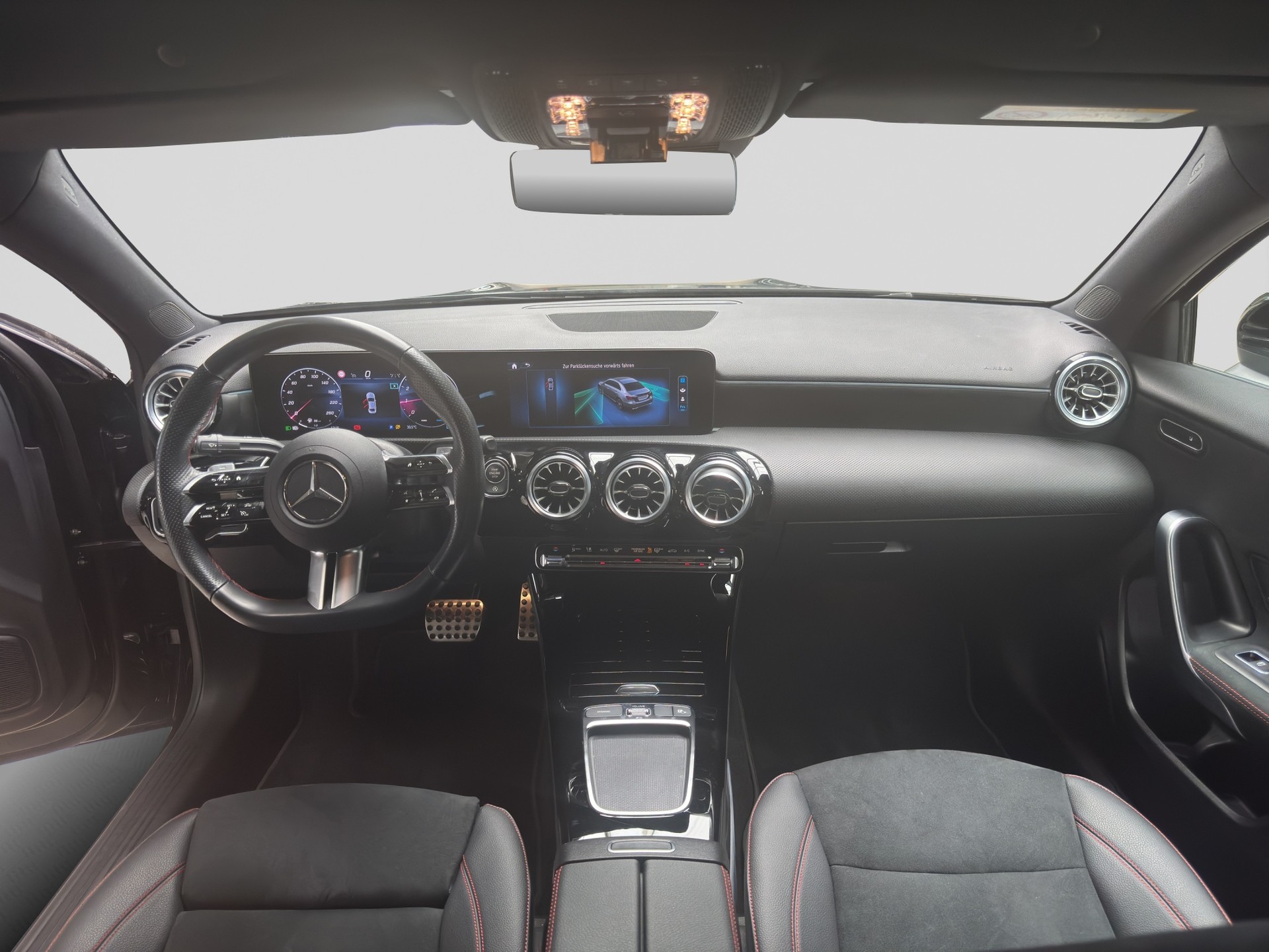 MERCEDES-BENZ A 200 AMG Line 7G-DCT-image-13