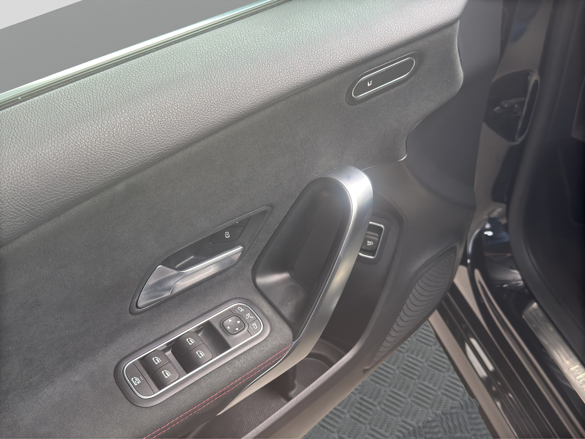 MERCEDES-BENZ A 200 AMG Line 7G-DCT-image-8