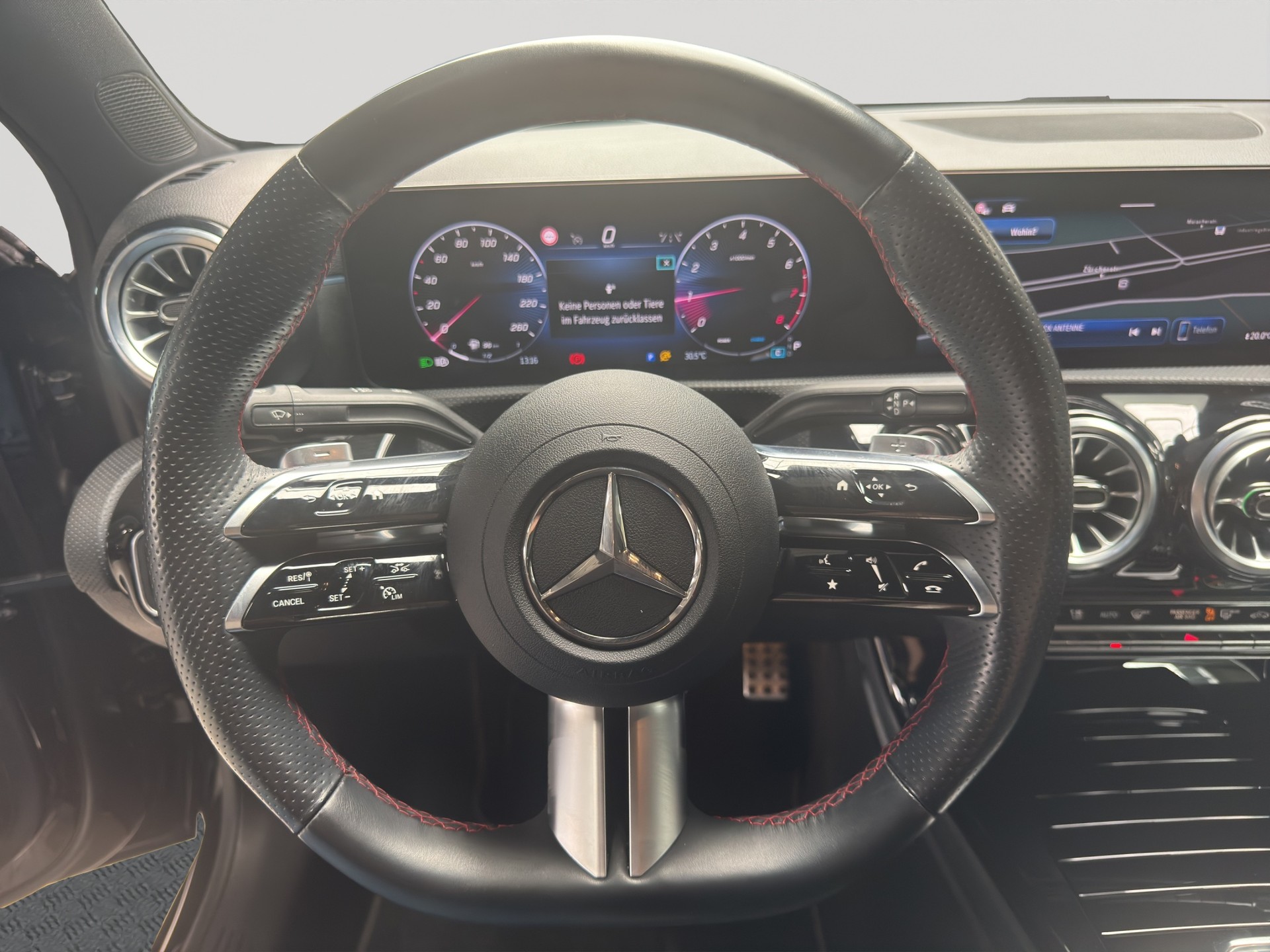 MERCEDES-BENZ A 200 AMG Line 7G-DCT-image-9