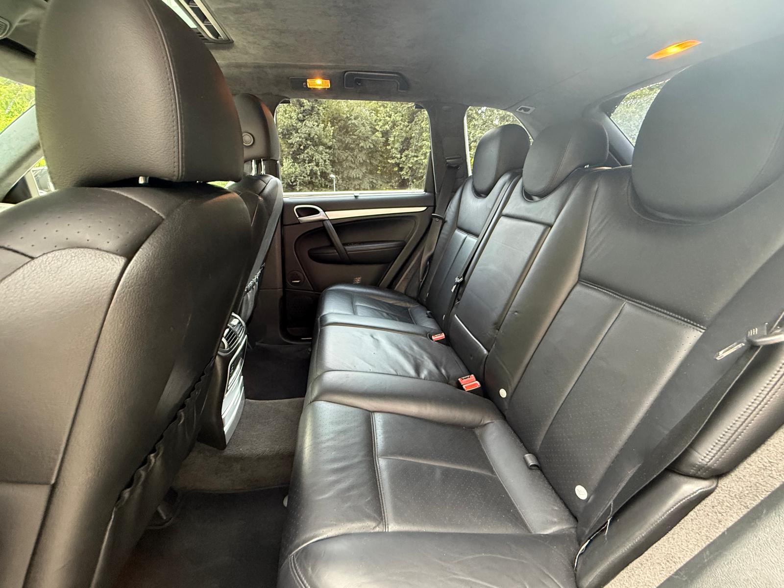 PORSCHE Cayenne Turbo-image-9