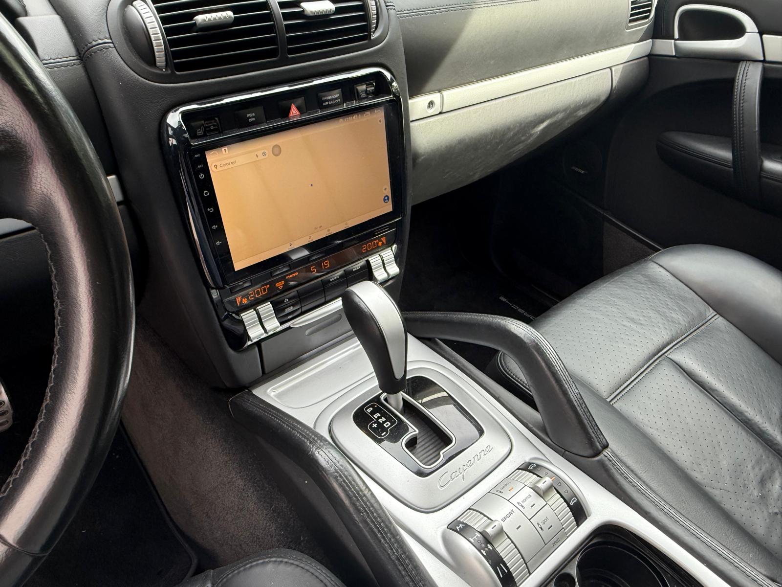 PORSCHE Cayenne Turbo-image-11