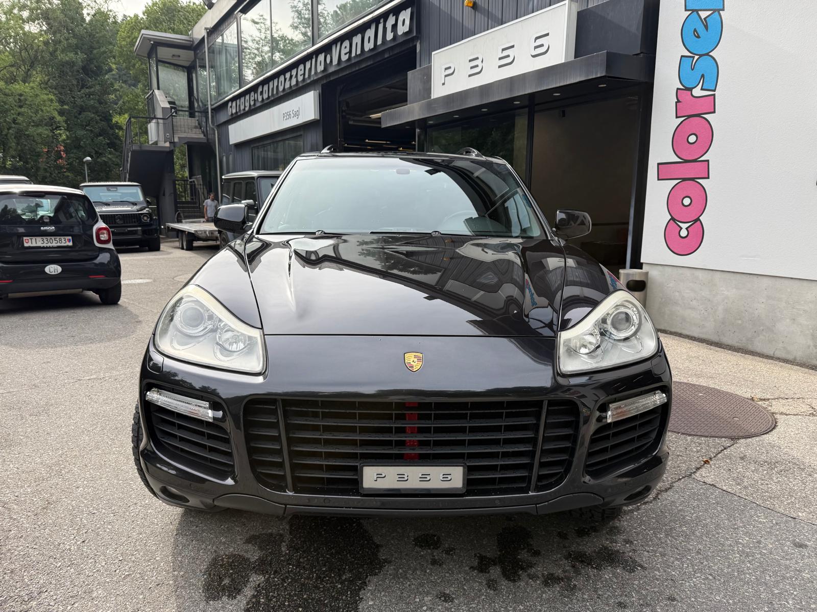 PORSCHE Cayenne Turbo-image-1