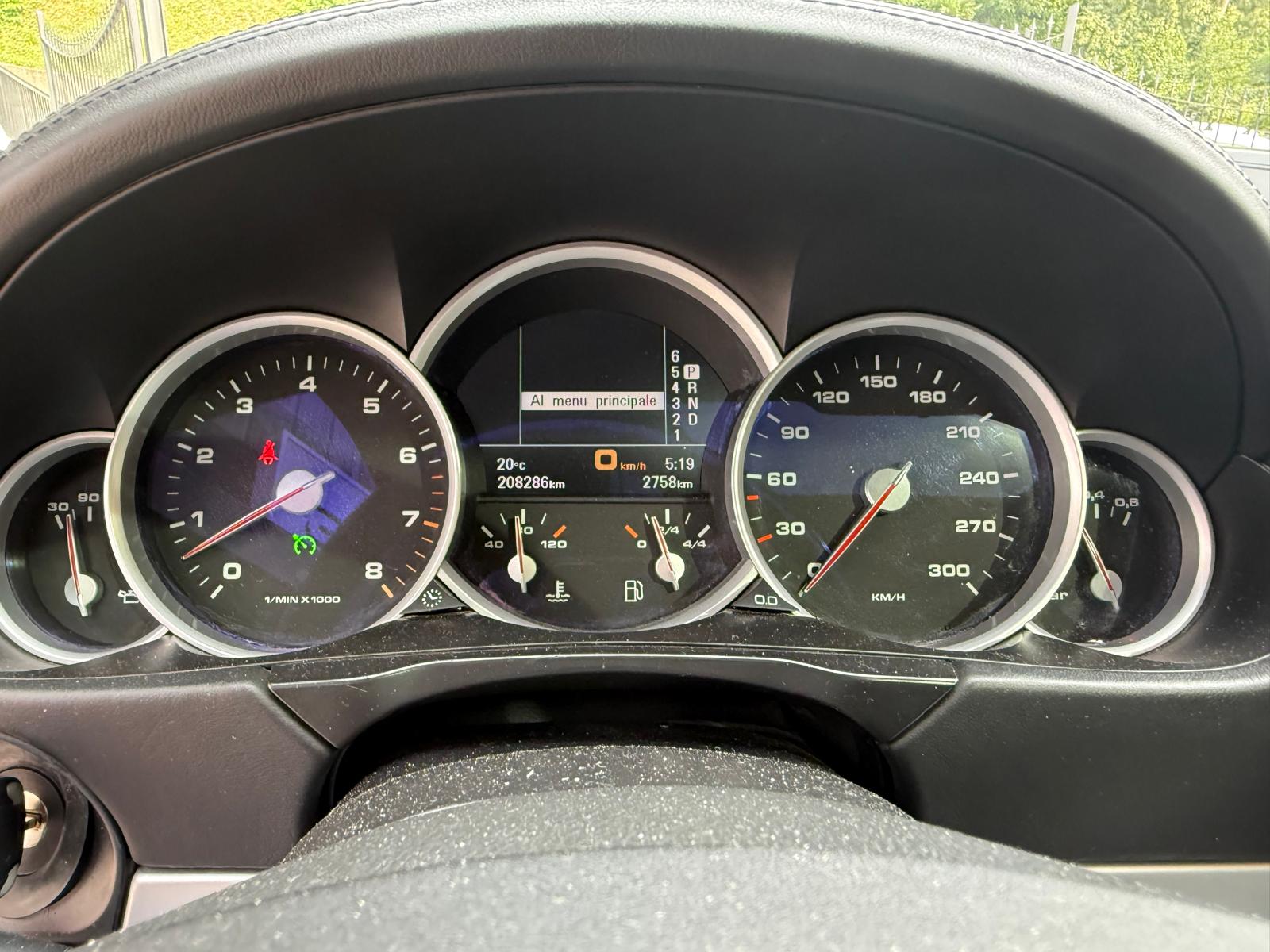 PORSCHE Cayenne Turbo-image-10