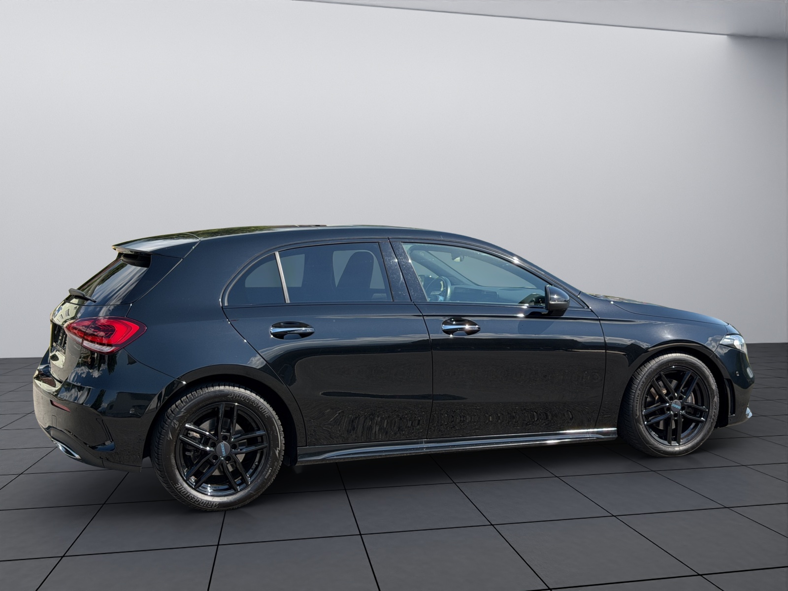MERCEDES-BENZ A-Klasse W177 A 200 AMG Line-image-3