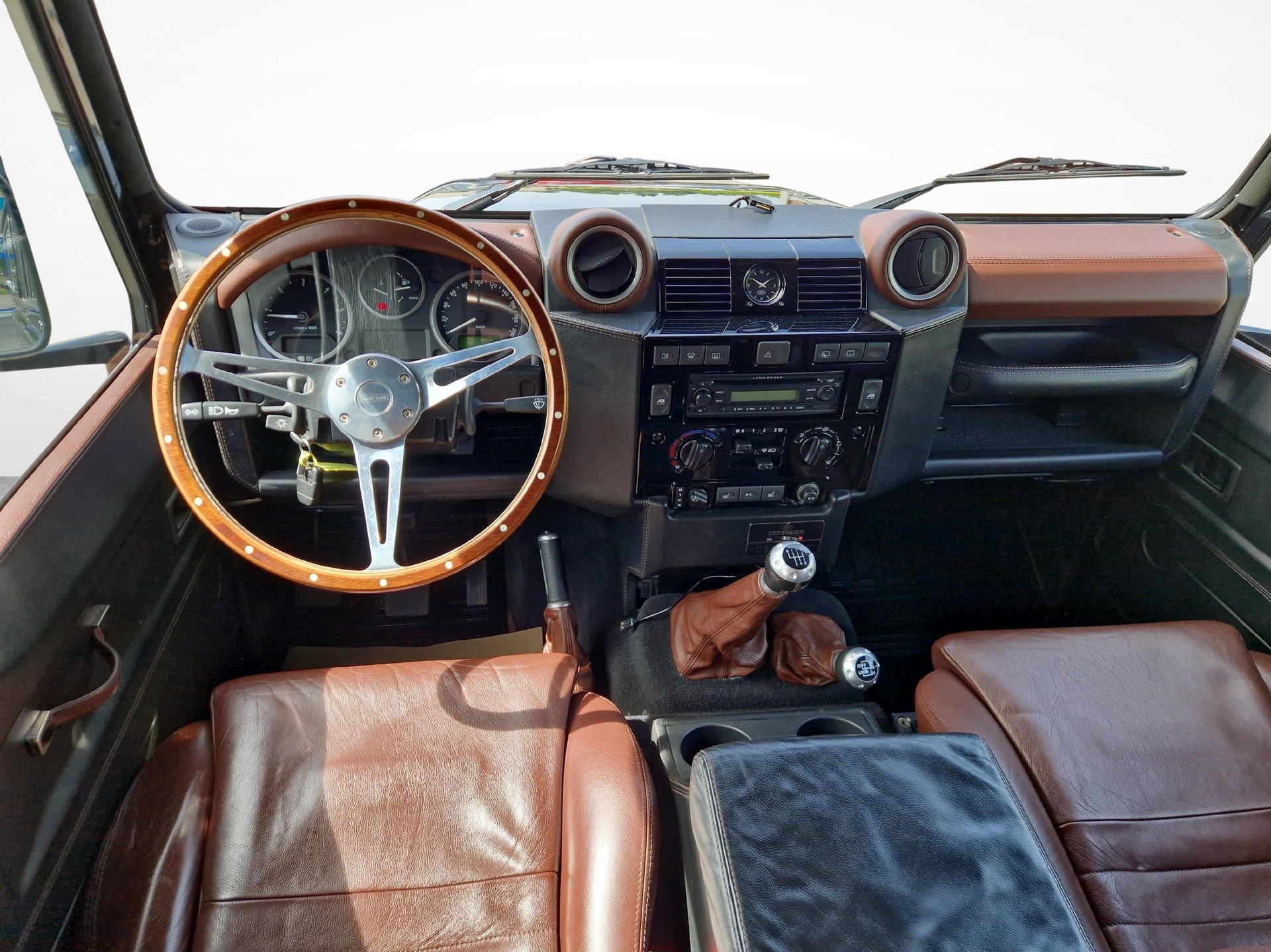 LAND ROVER Defender 110 2.4 Tdi SW-image-8