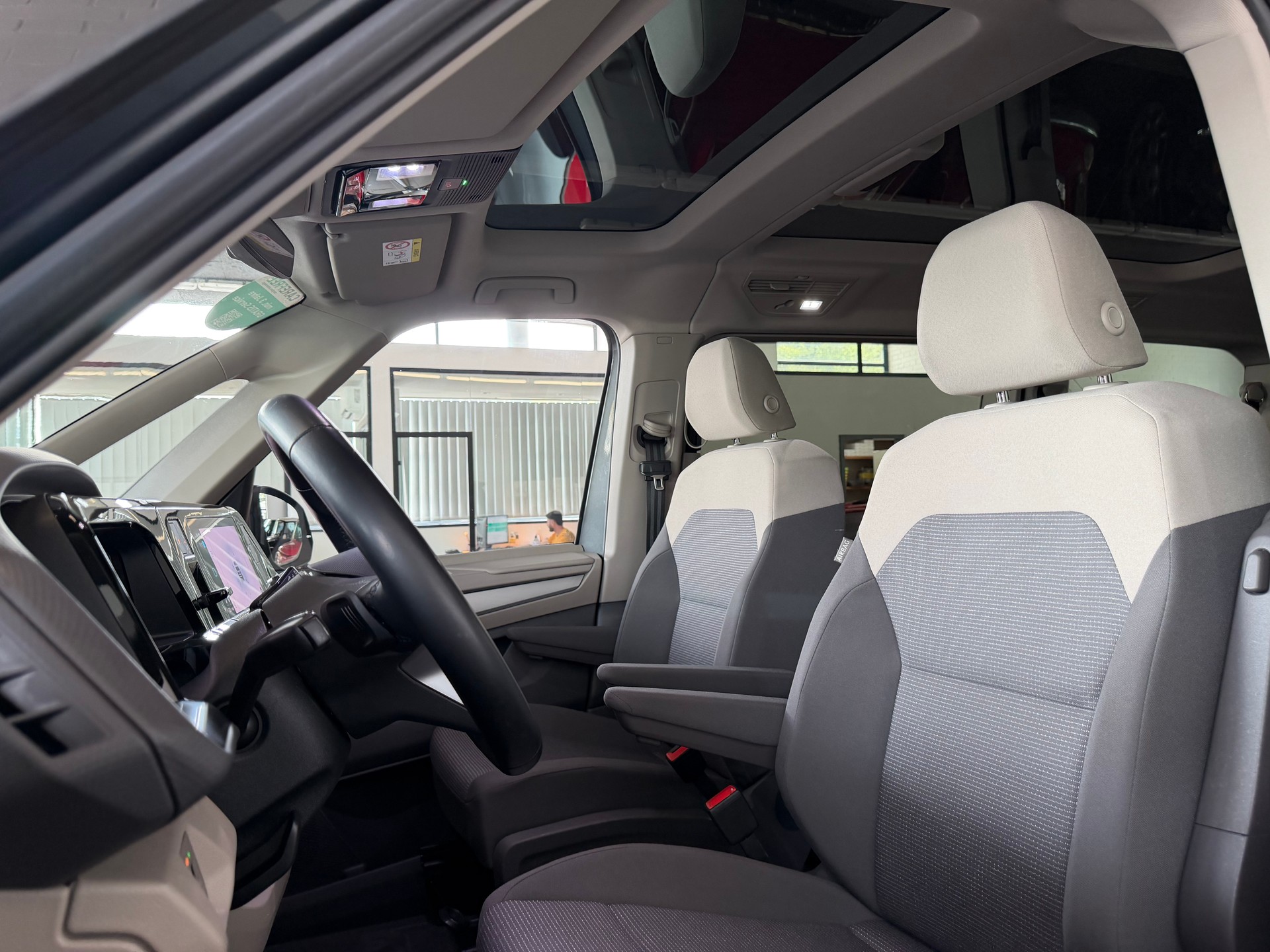 VW Multivan 2.0 TDI DSG Lang * 7 SITZE * STANDHEIZUNG * AHK *-image-17