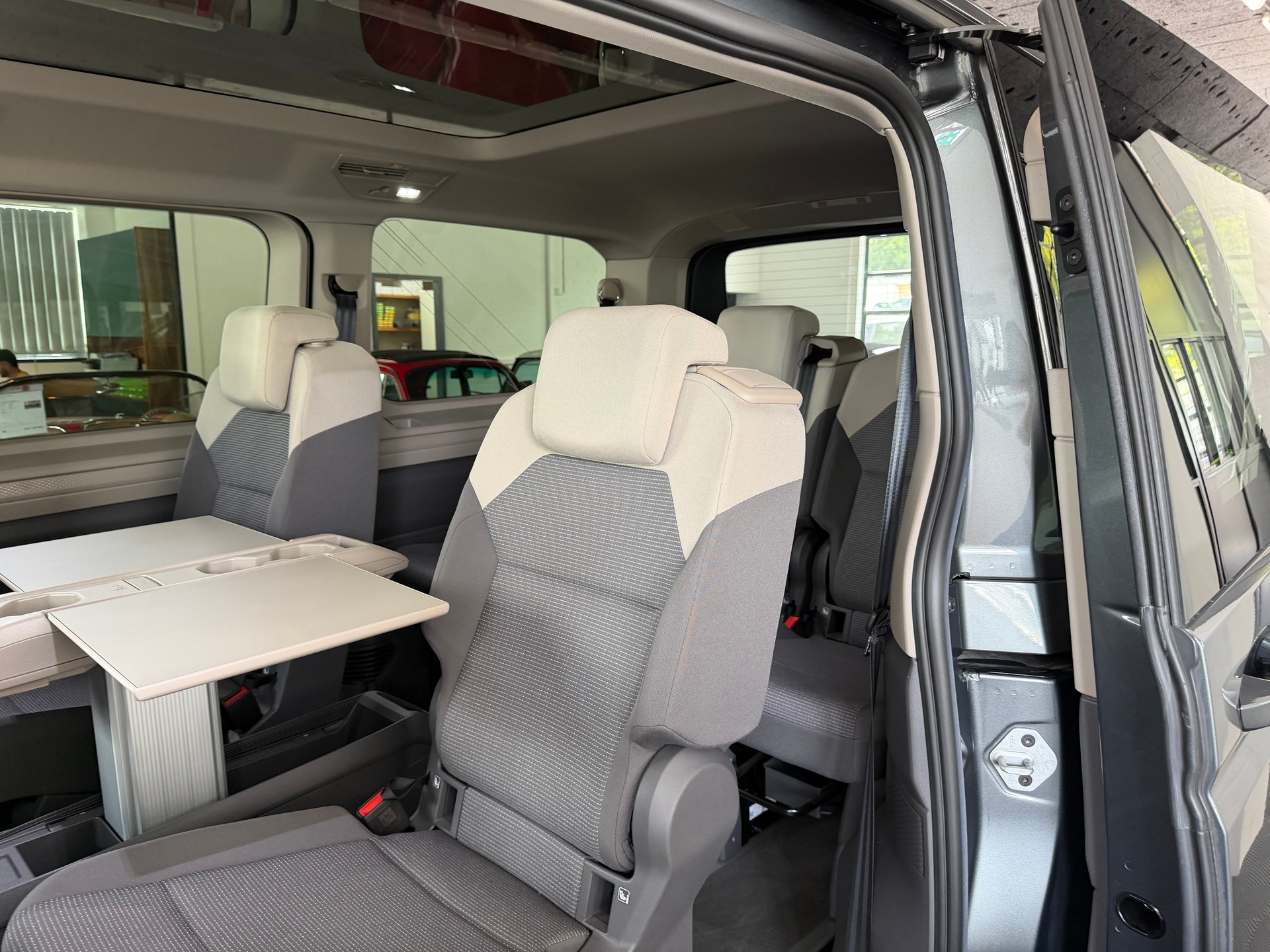 VW Multivan 2.0 TDI DSG Lang * 7 SITZE * STANDHEIZUNG * AHK *-image-15