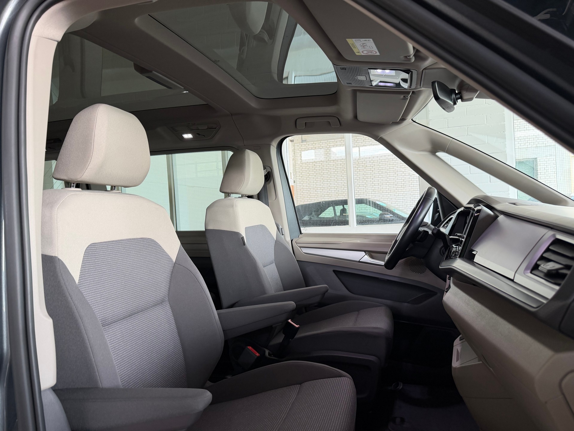 VW Multivan 2.0 TDI DSG Lang * 7 SITZE * STANDHEIZUNG * AHK *-image-8