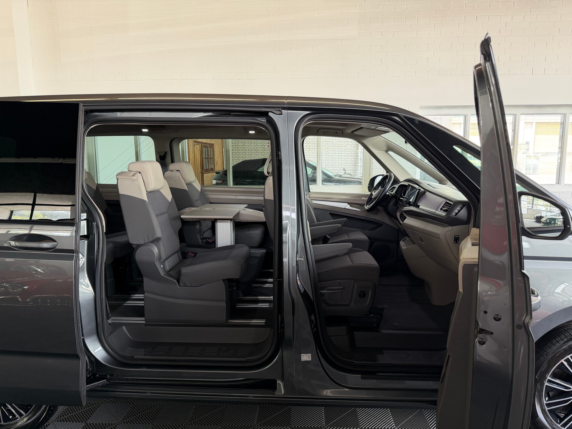 VW Multivan 2.0 TDI DSG Lang * 7 SITZE * STANDHEIZUNG * AHK *-image-10