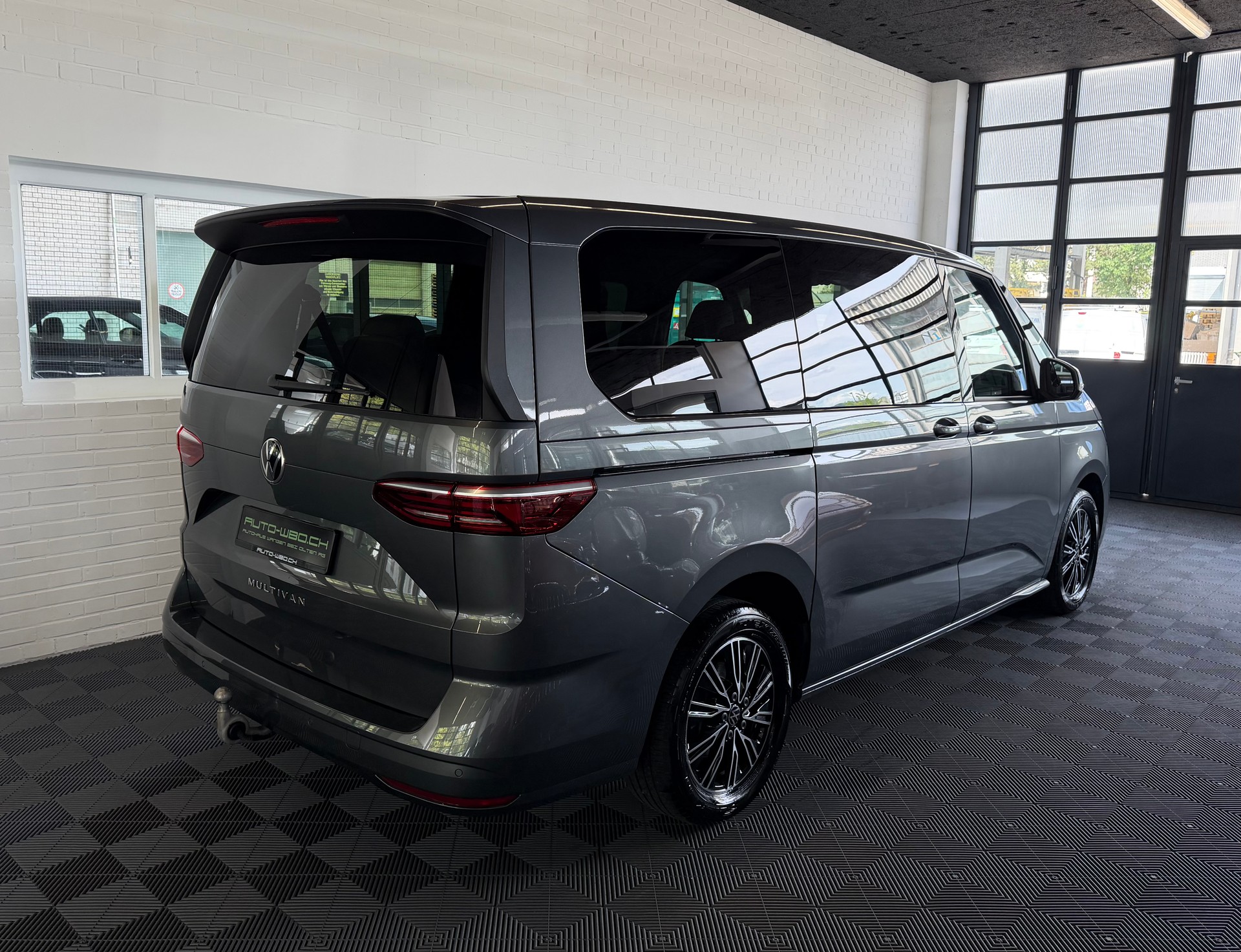 VW Multivan 2.0 TDI DSG Lang * 7 SITZE * STANDHEIZUNG * AHK *-image-2