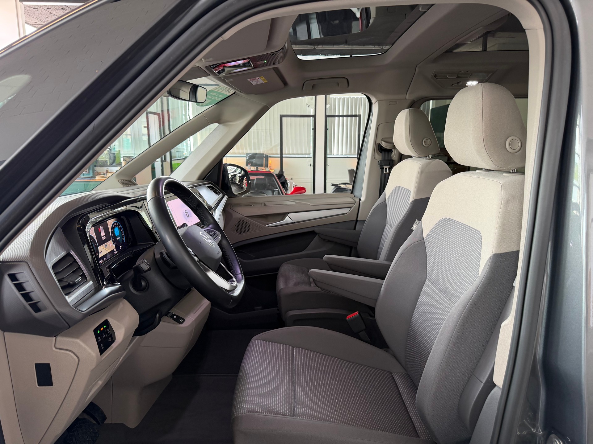 VW Multivan 2.0 TDI DSG Lang * 7 SITZE * STANDHEIZUNG * AHK *-image-18