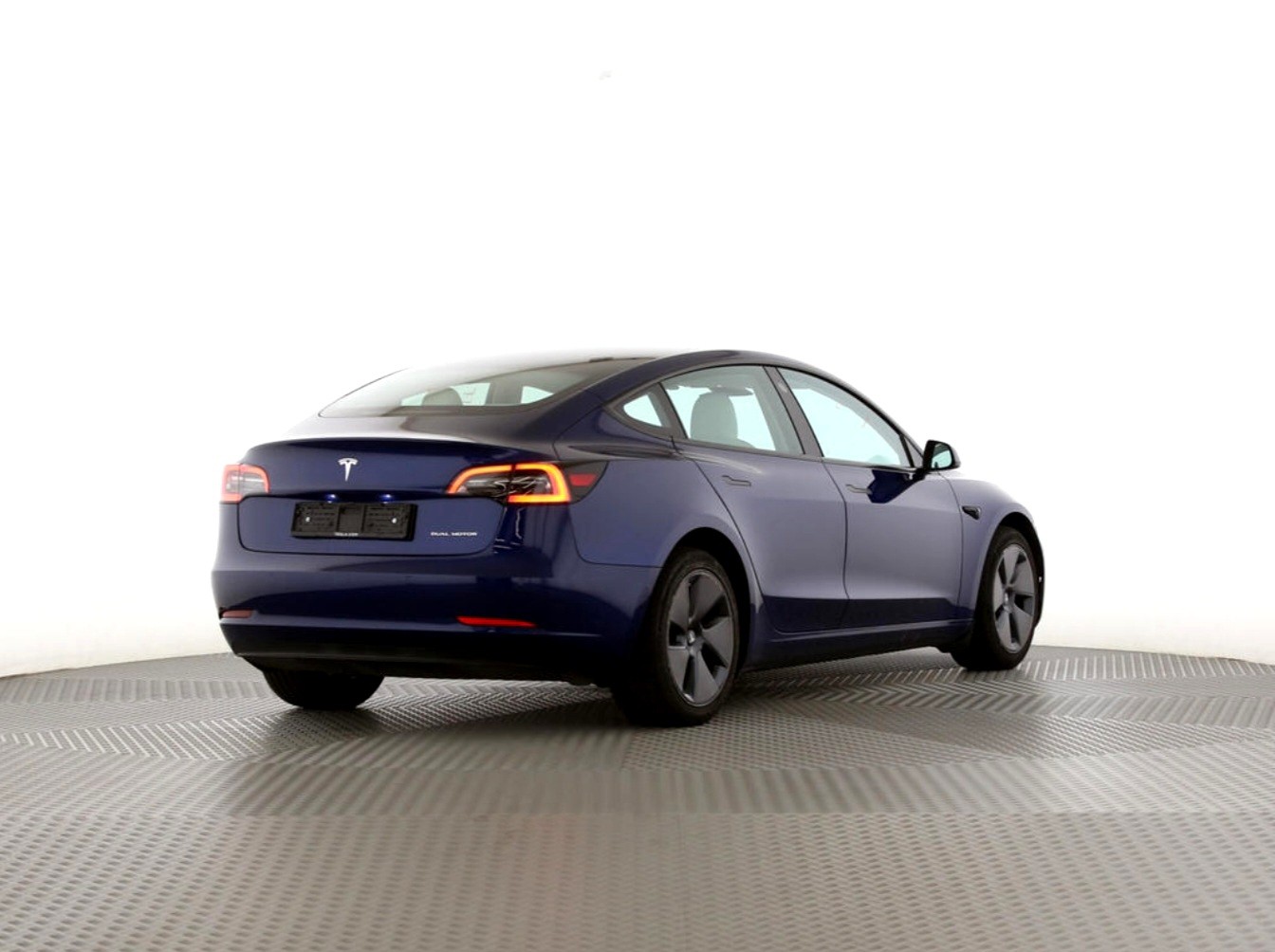 TESLA Model 3 Long Range Dual Motor AWD-image-1