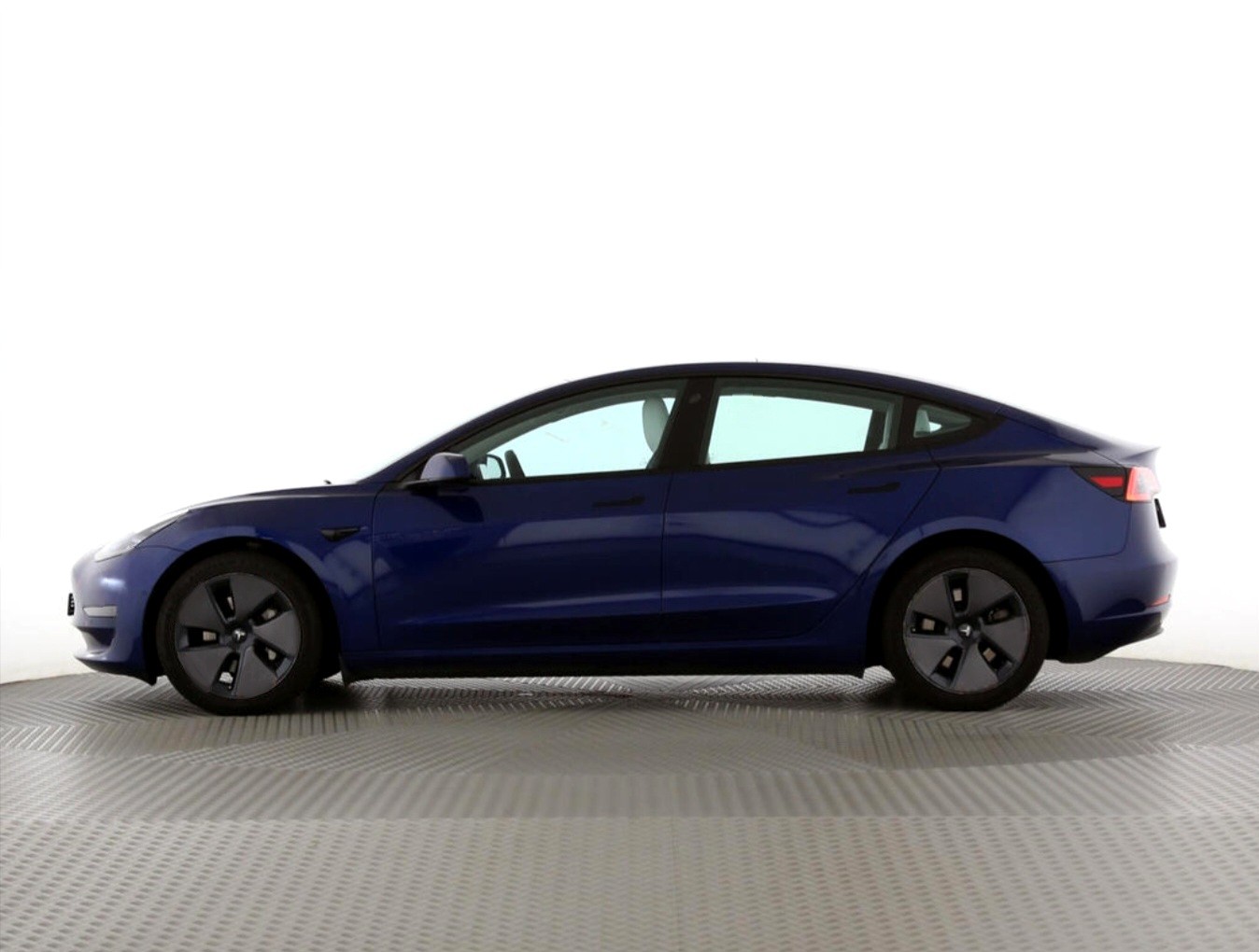 TESLA Model 3 Long Range Dual Motor AWD-image-2