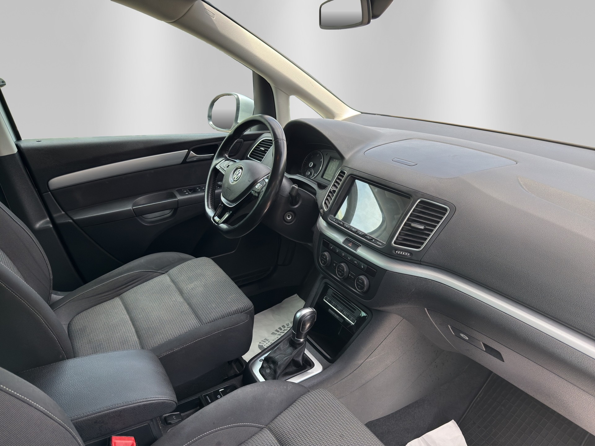 VW SHARAN 2.0 TDI BMT Comfortline DSG-image-9