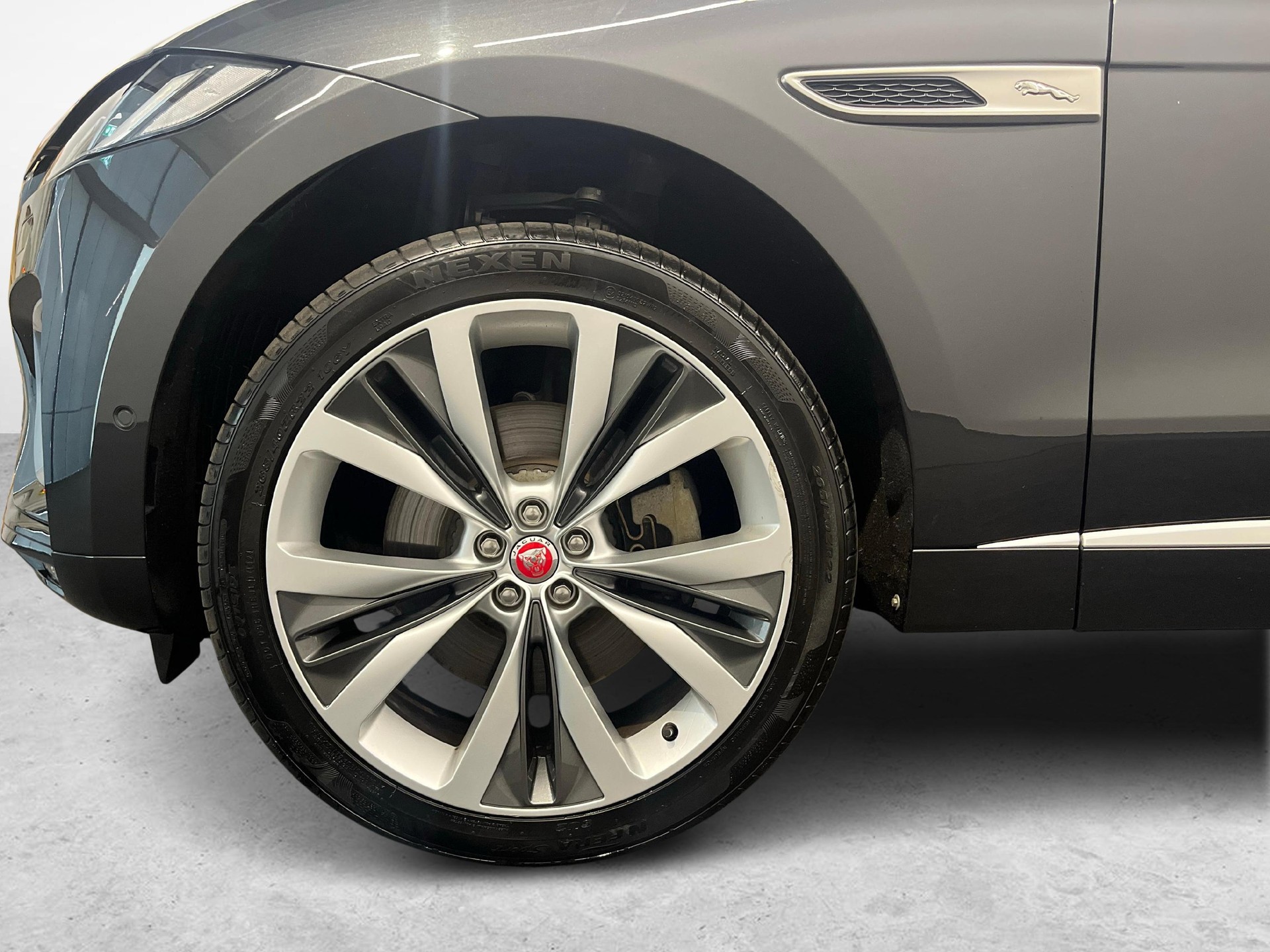 JAGUAR F-Pace 3.0 D I6 R-Dynamic S AWD-image-12