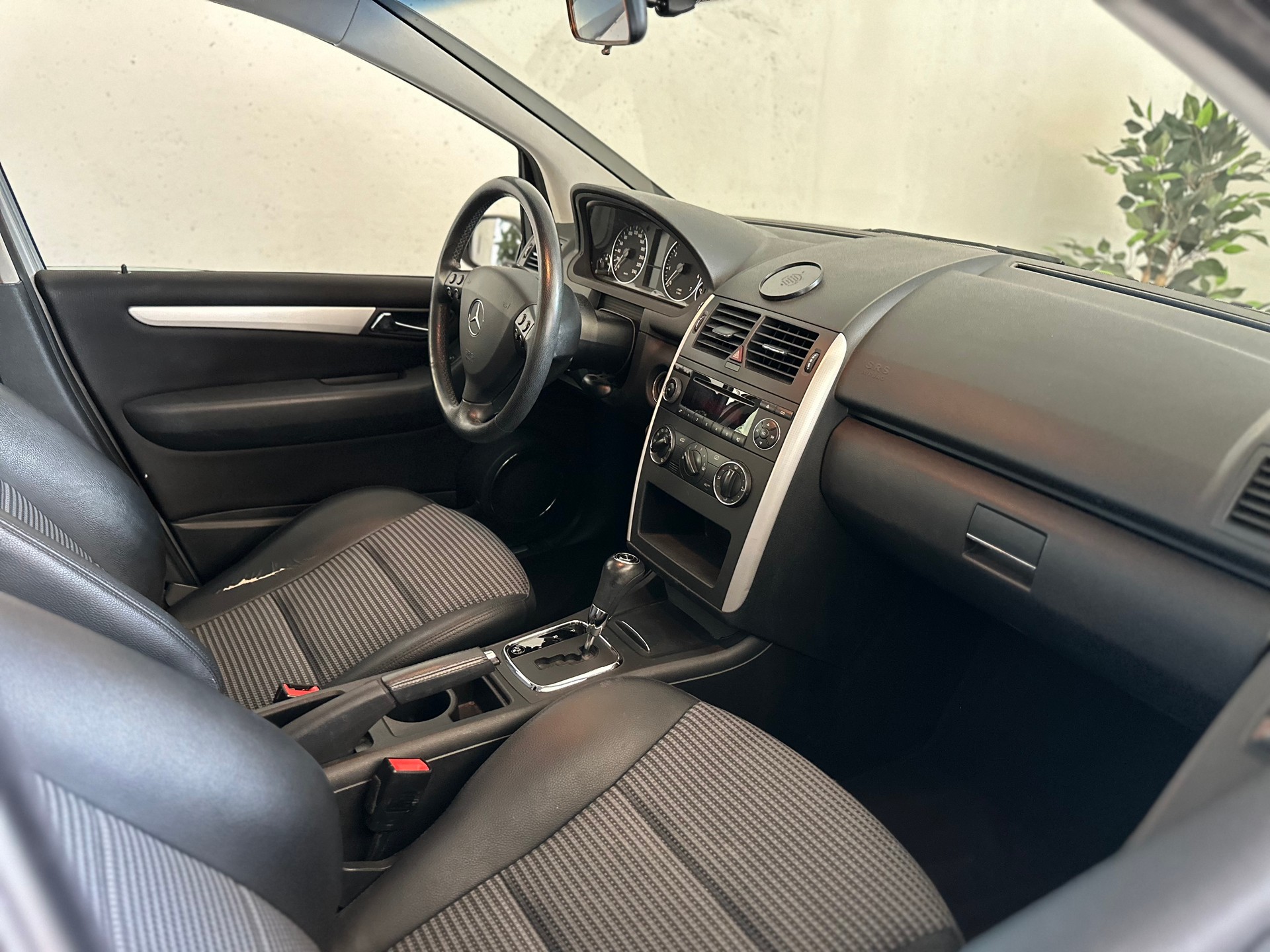MERCEDES-BENZ A 200 Classic-image-9