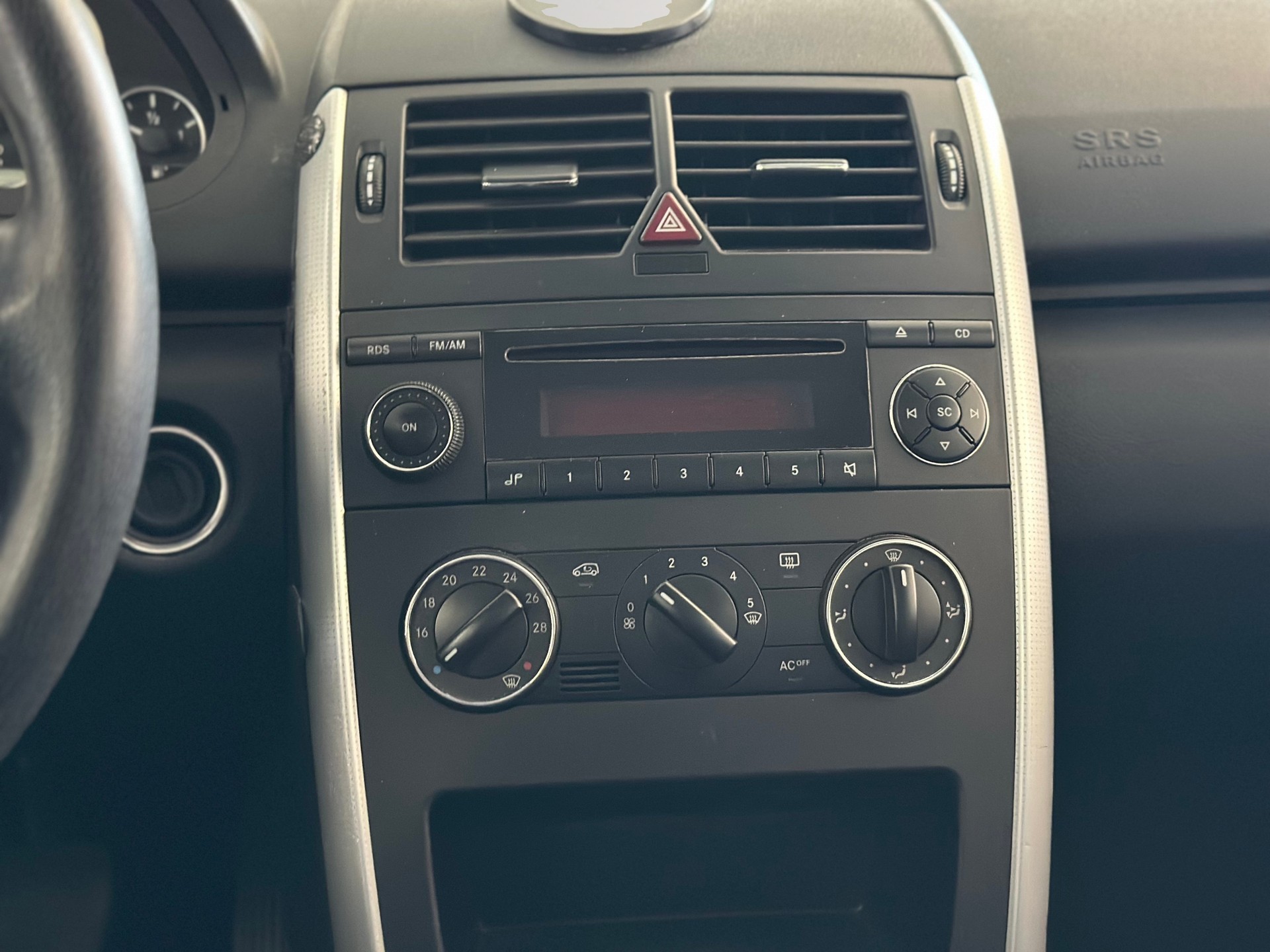 MERCEDES-BENZ A 200 Classic Automat-image-13
