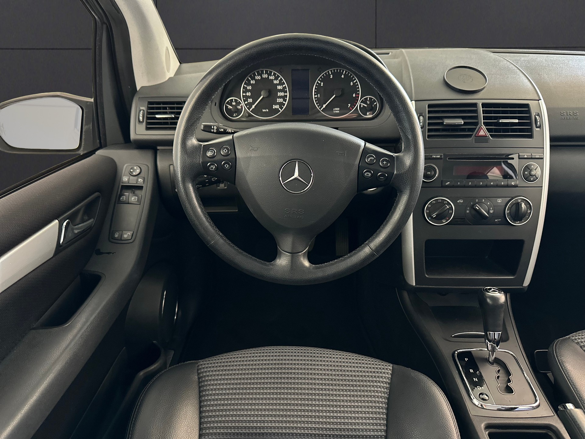 MERCEDES-BENZ A 200 Classic Automat-image-12