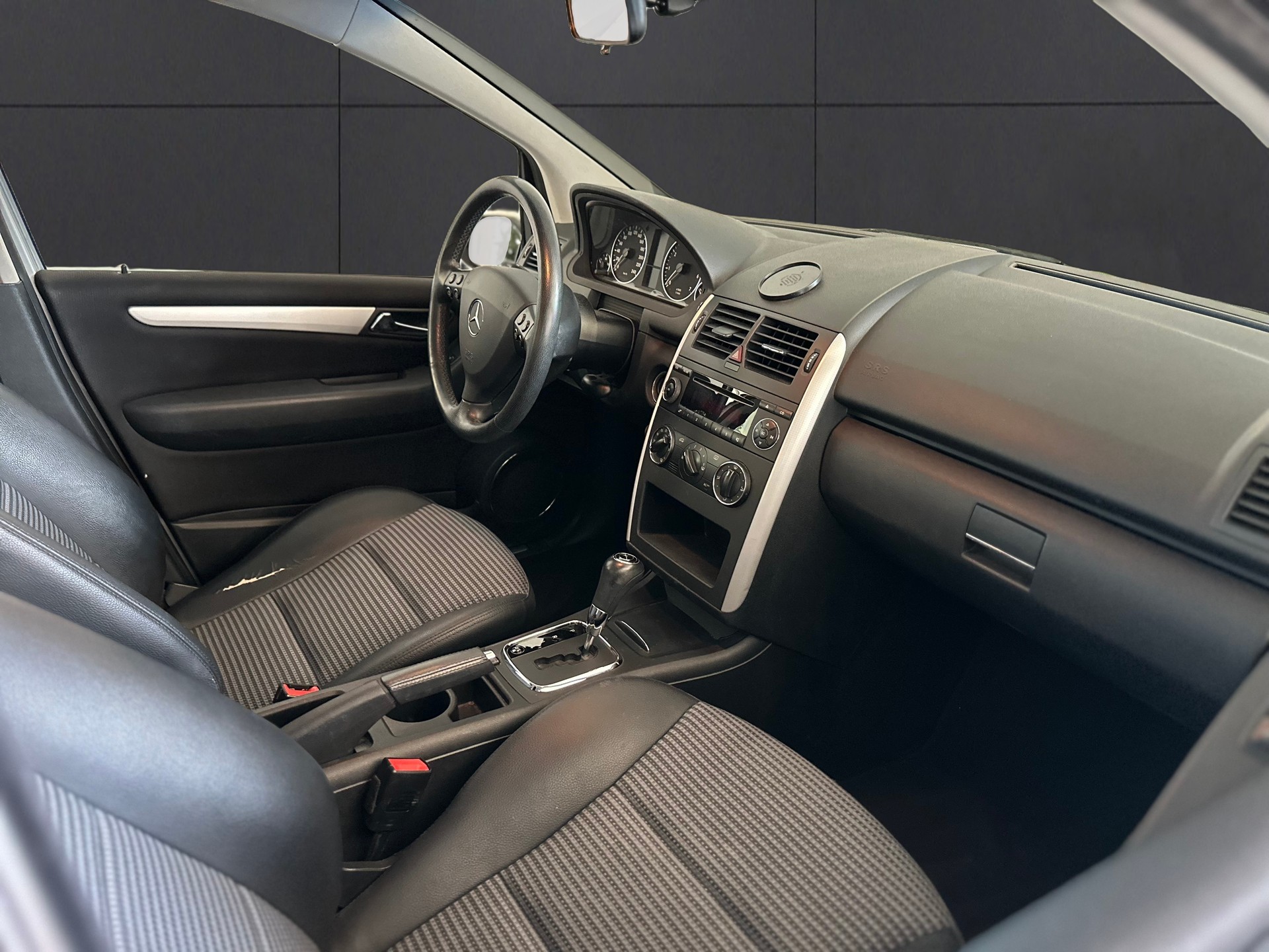 MERCEDES-BENZ A 200 Classic Automat-image-9