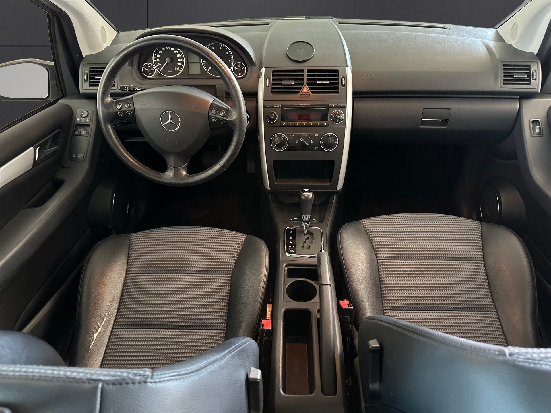 MERCEDES-BENZ A 200 Classic Automat-image-14