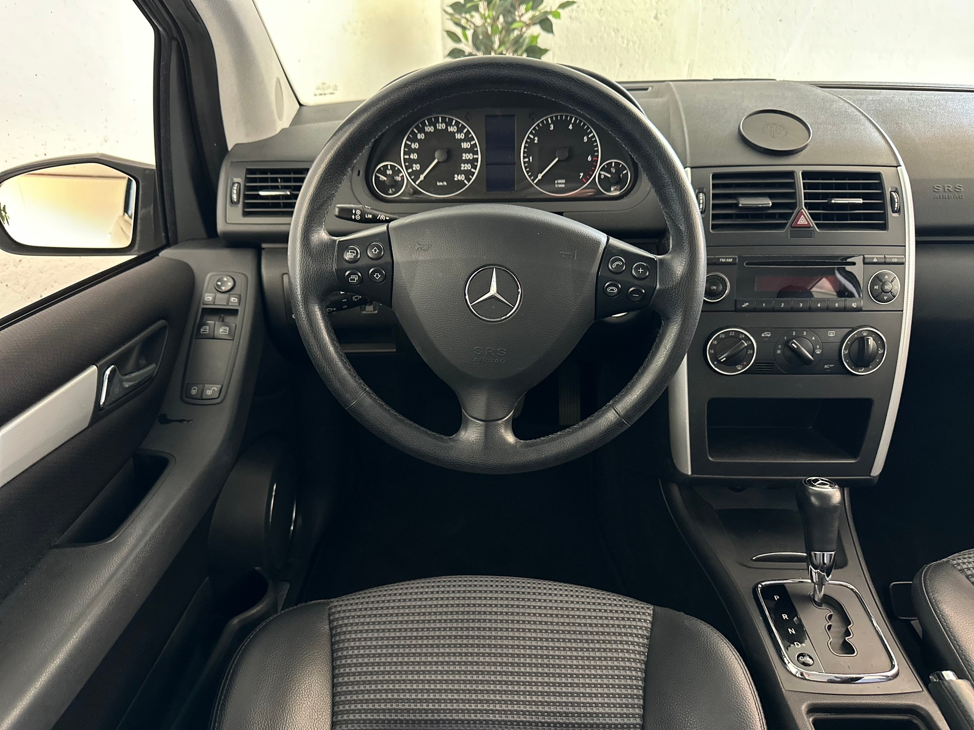MERCEDES-BENZ A 200 Classic-image-13