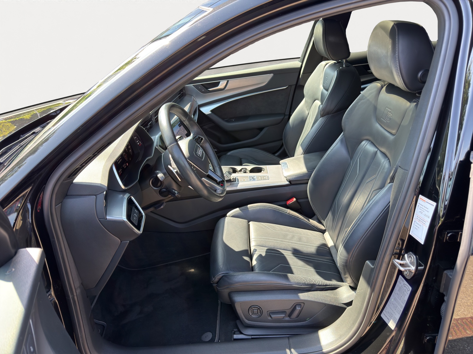 AUDI A6 Avant 40 TDI sport Attraction 204PS Quattro-image-4