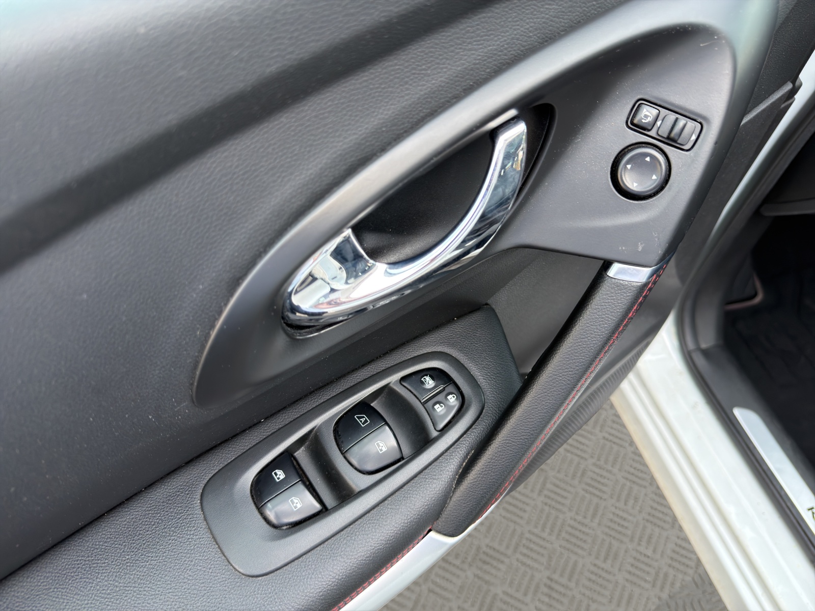 RENAULT Kadjar 1.2 16V Turbo Swiss Edition EDC-image-8