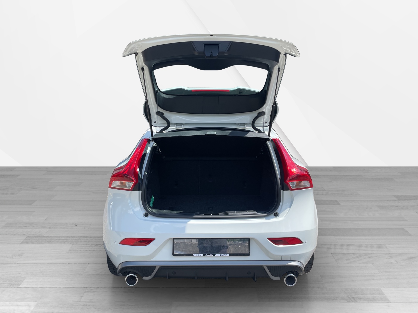 VOLVO V40 2.0 D4 Momentum R-Design S/S-image-14