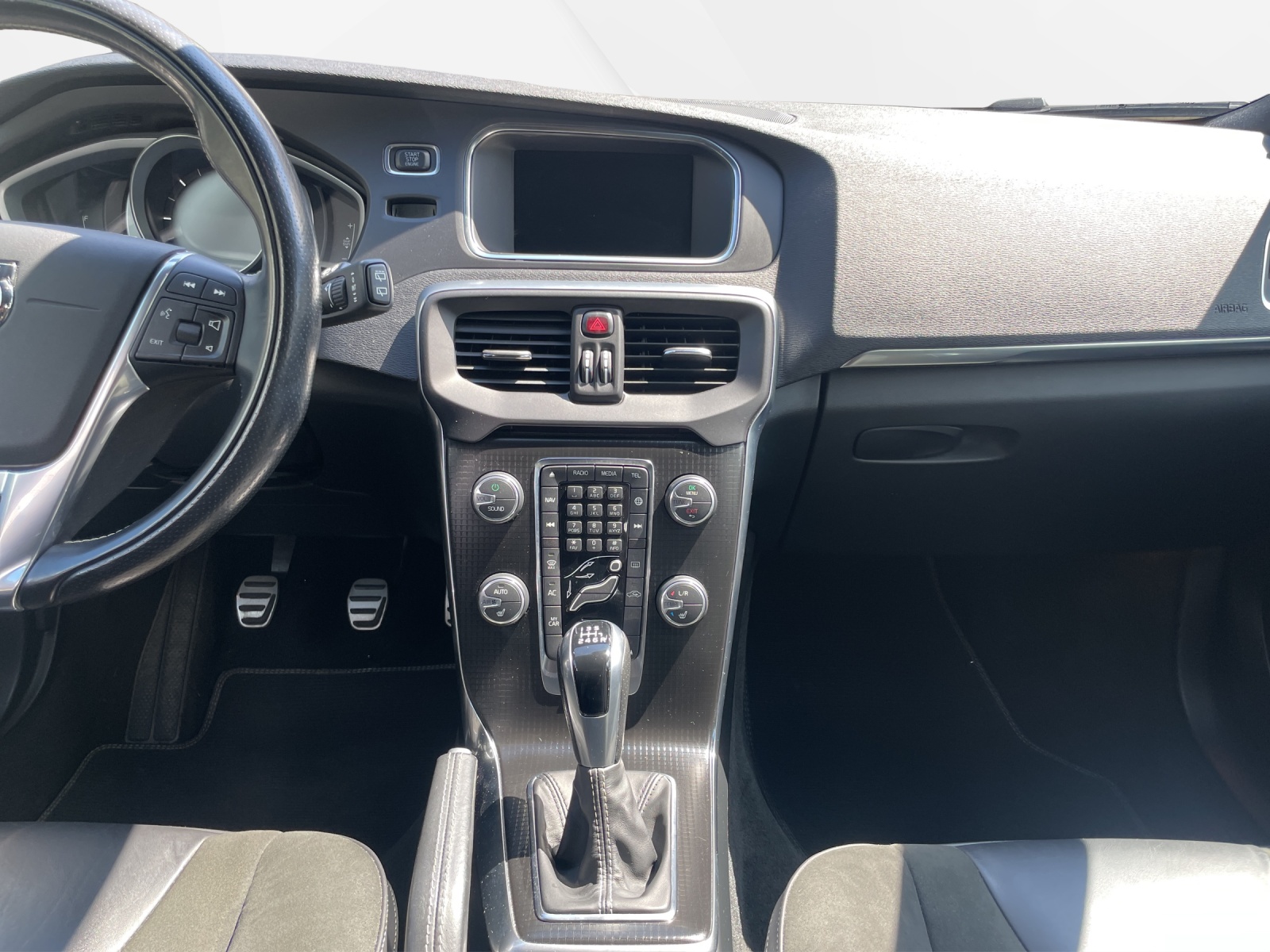 VOLVO V40 2.0 D4 Momentum R-Design S/S-image-12
