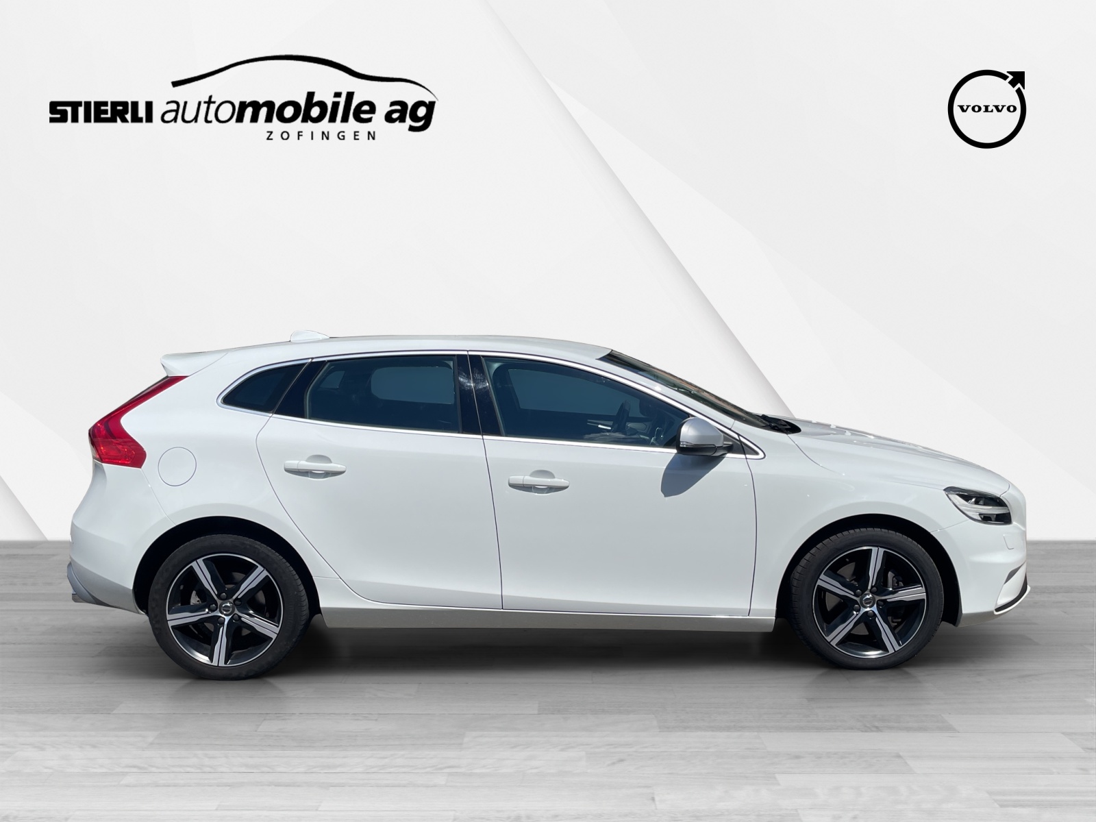 VOLVO V40 2.0 D4 Momentum R-Design S/S-showroom-element-3