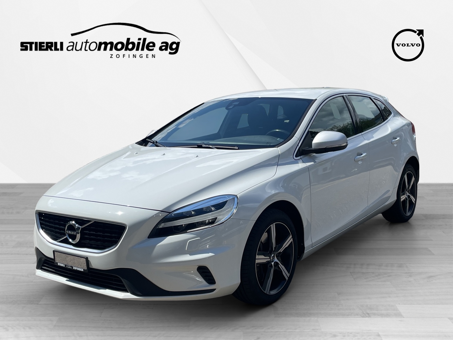 VOLVO V40 2.0 D4 Momentum R-Design S/S