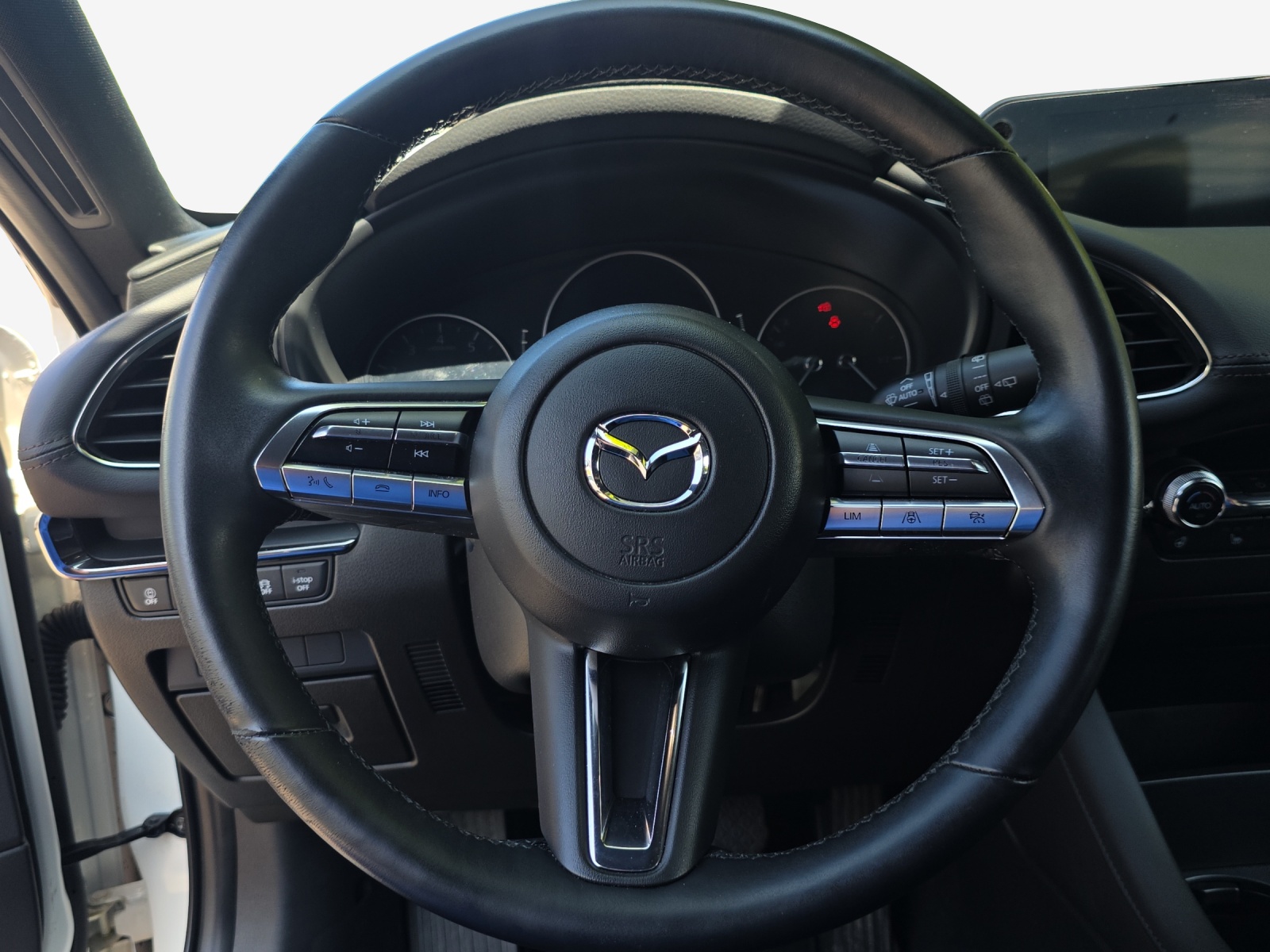 MAZDA 3 Hatchback SKYACTIV-X MHybrid 186 Ambition Plus AWD Automat-image-9