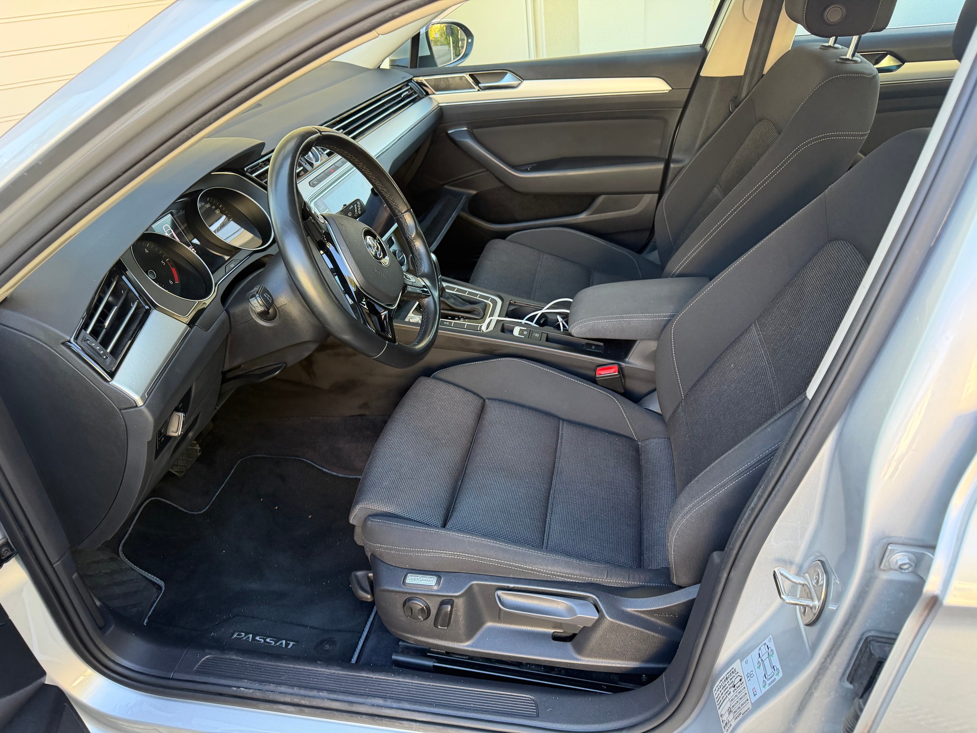 VW Passat Variant 2.0 TDI BMT Comfortline DSG 4Motion-image-5