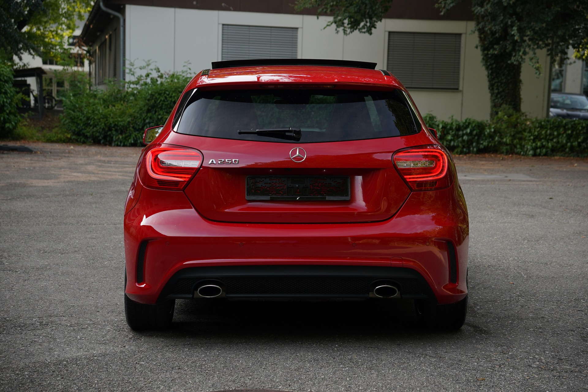 MERCEDES-BENZ A 250 AMG Line 7G-DCT-image-3