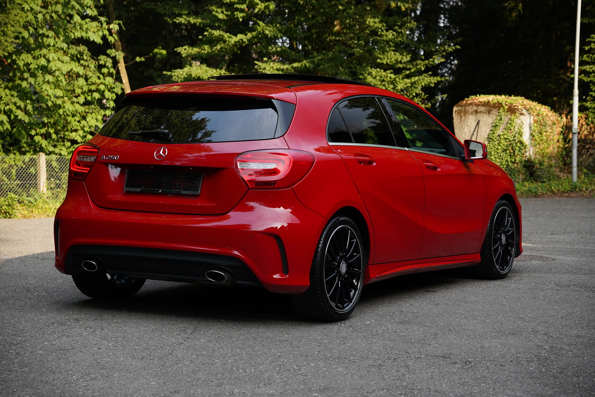MERCEDES-BENZ A 250 AMG Line 7G-DCT-image-2