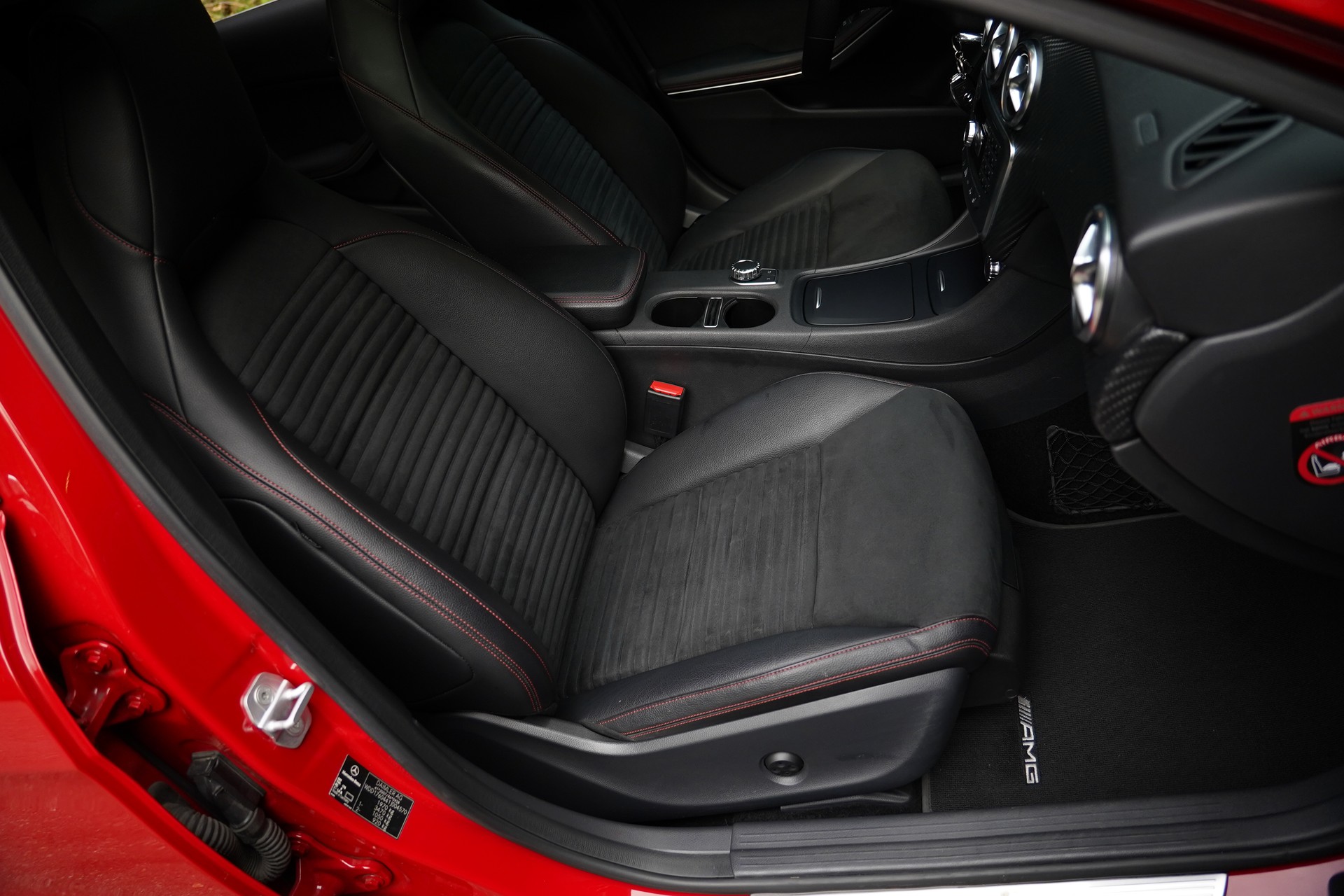 MERCEDES-BENZ A 250 AMG Line 7G-DCT-image-19